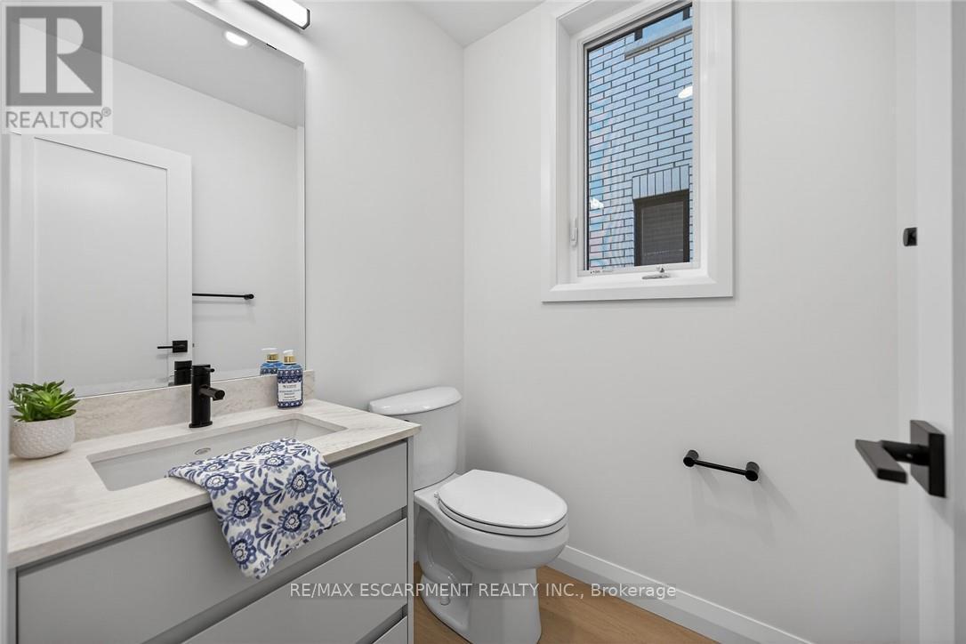 29 Kingfisher Drive, Hamilton (Bruleville), Ontario  L9A 5A4 - Photo 5 - X12978112