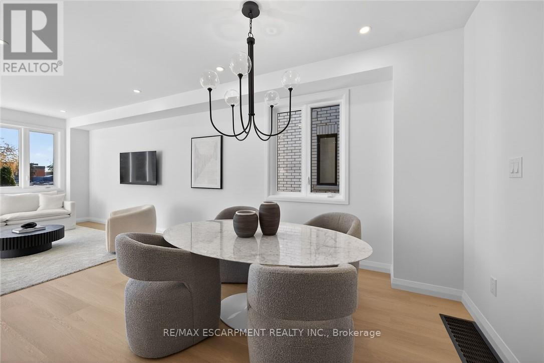 29 Kingfisher Drive, Hamilton (Bruleville), Ontario  L9A 5A4 - Photo 8 - X12978112