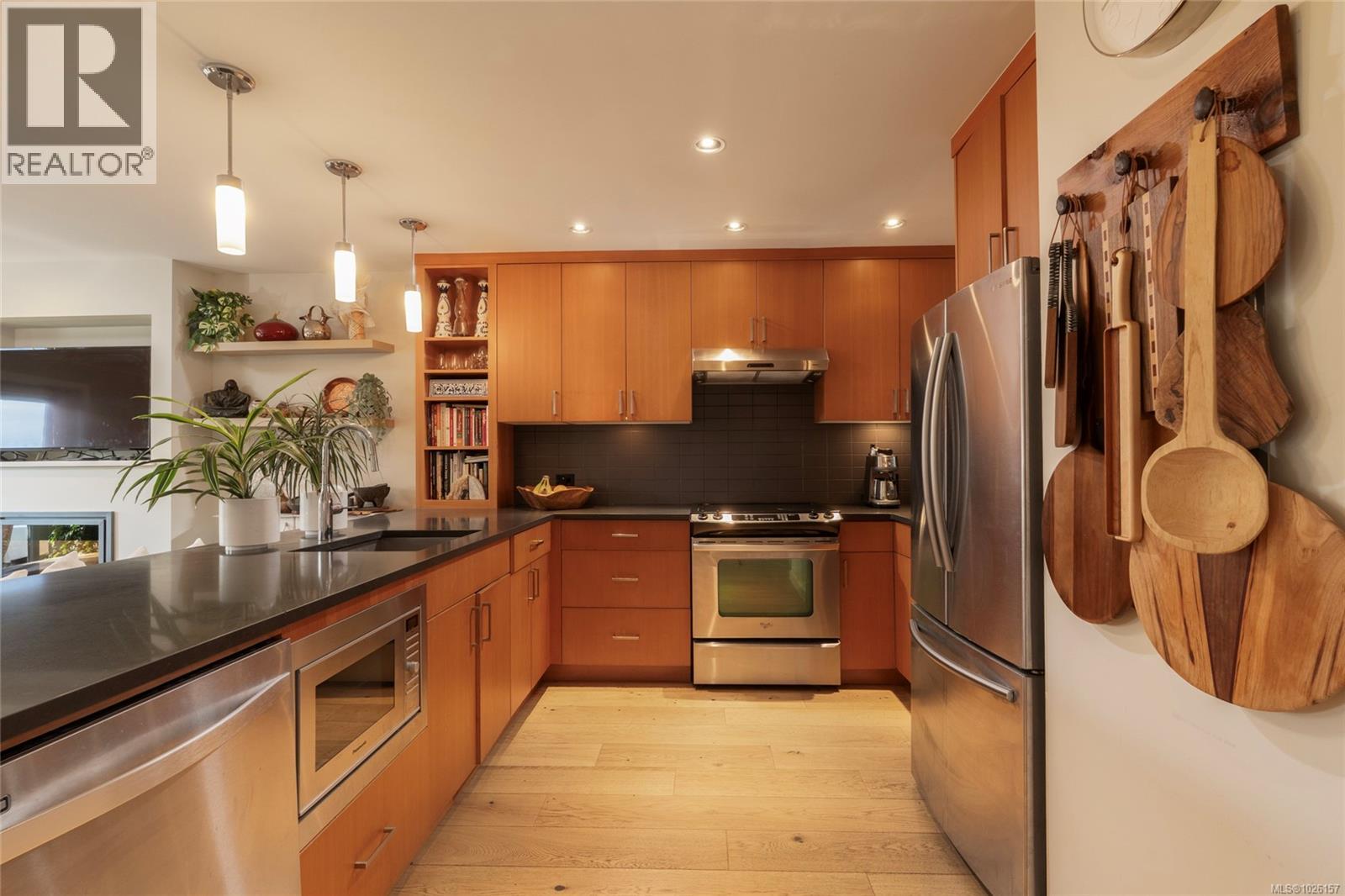 17 785 Central Spur Rd, Victoria, British Columbia  V9A 7S1 - Photo 4 - 1026157