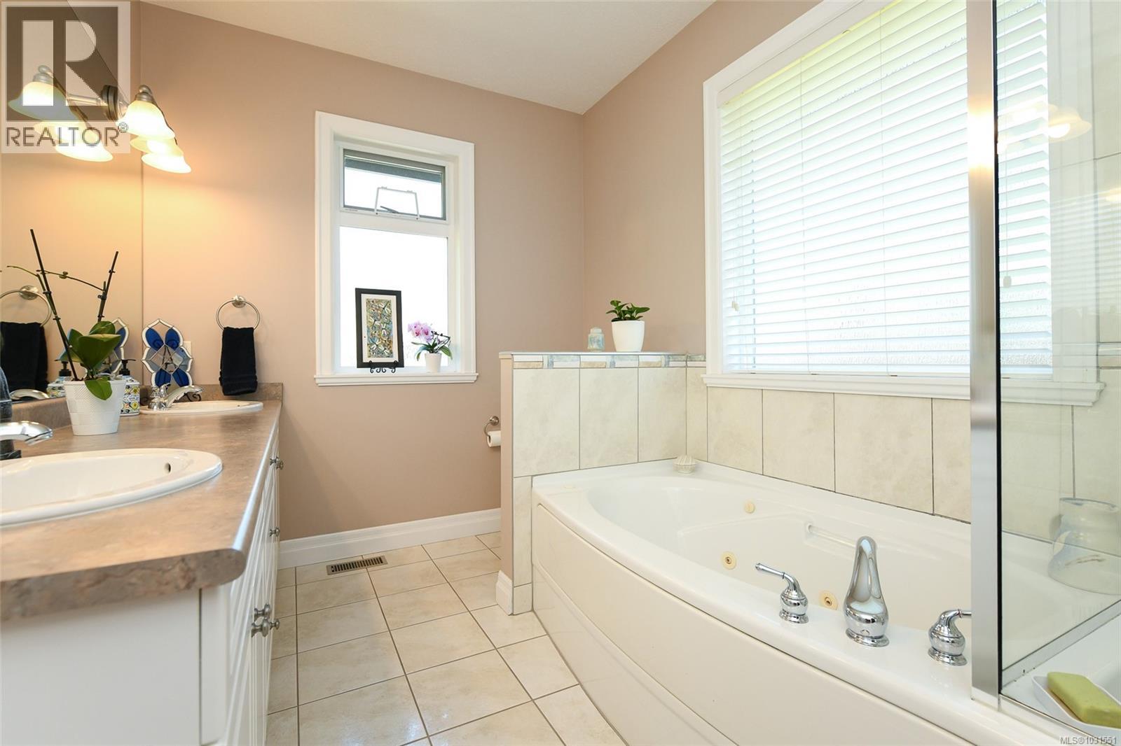 1790 Yew Crt, Comox, British Columbia  V9M 2L6 - Photo 15 - 1031551