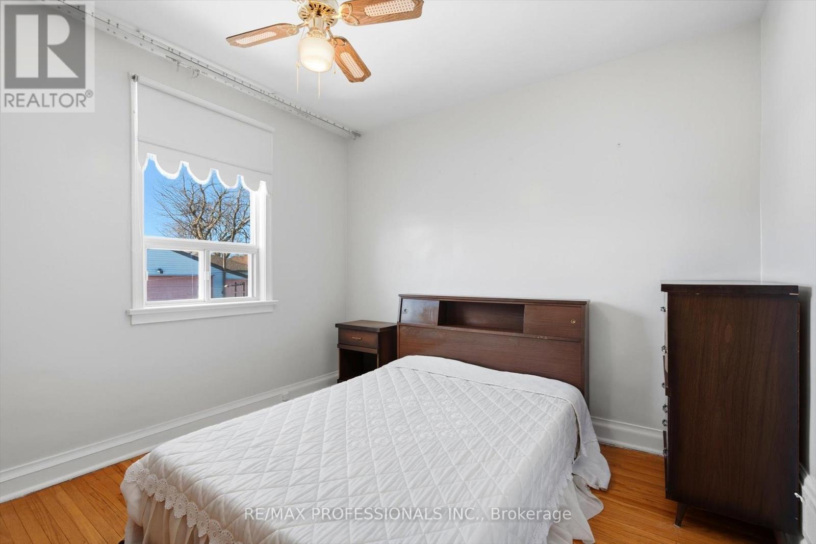 54 Culnan Avenue, Toronto, Ontario  M8Z 5B2 - Photo 16 - W12848088