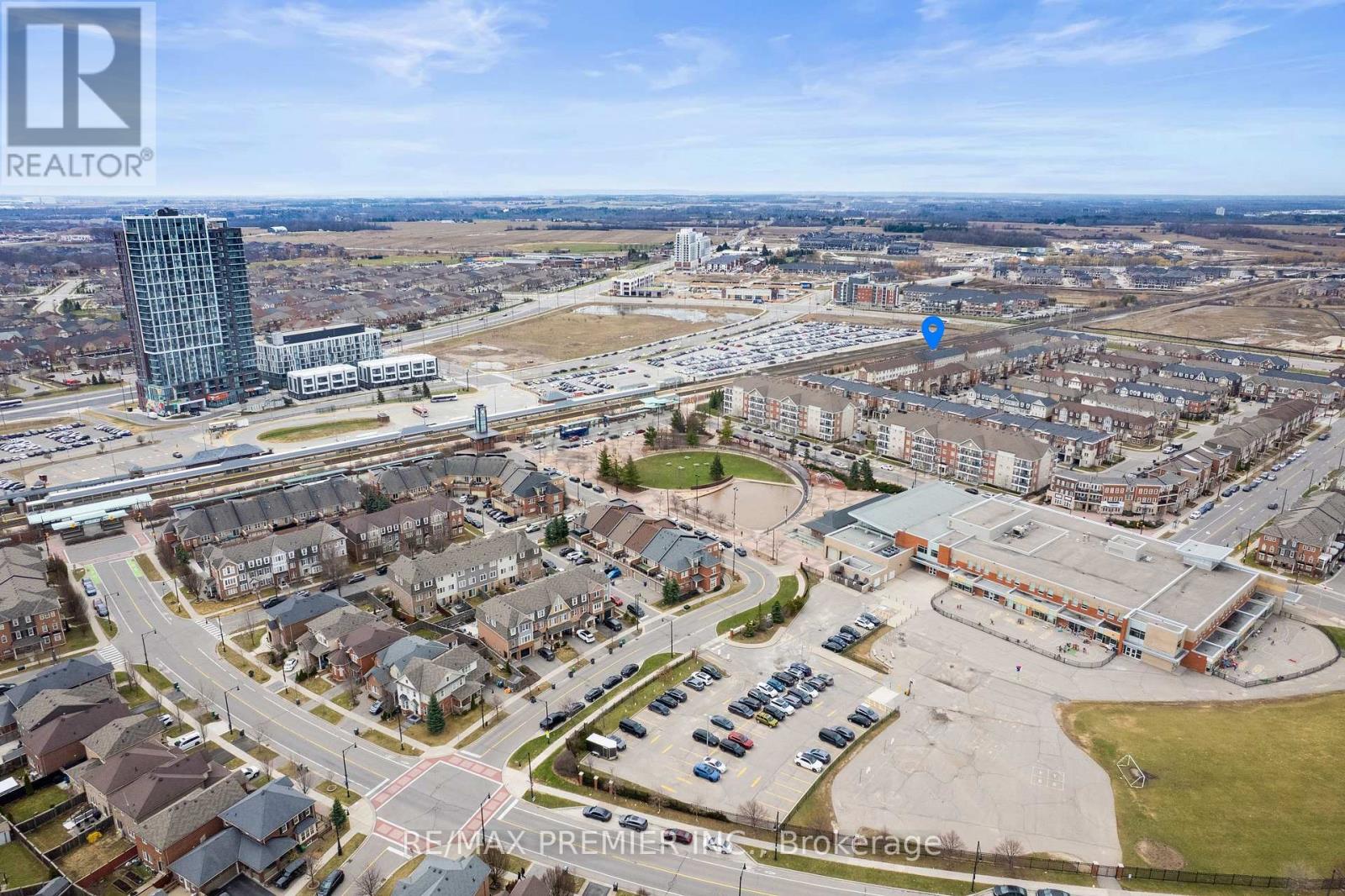 57 Baycliffe Crescent, Brampton, Ontario  L7A 3Z3 - Photo 2 - W12975194