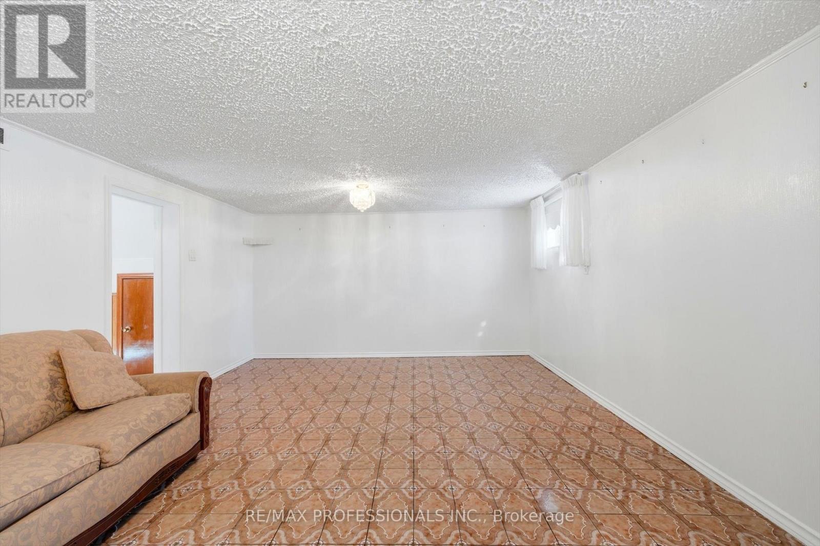 54 Culnan Avenue, Toronto, Ontario  M8Z 5B2 - Photo 26 - W12848088