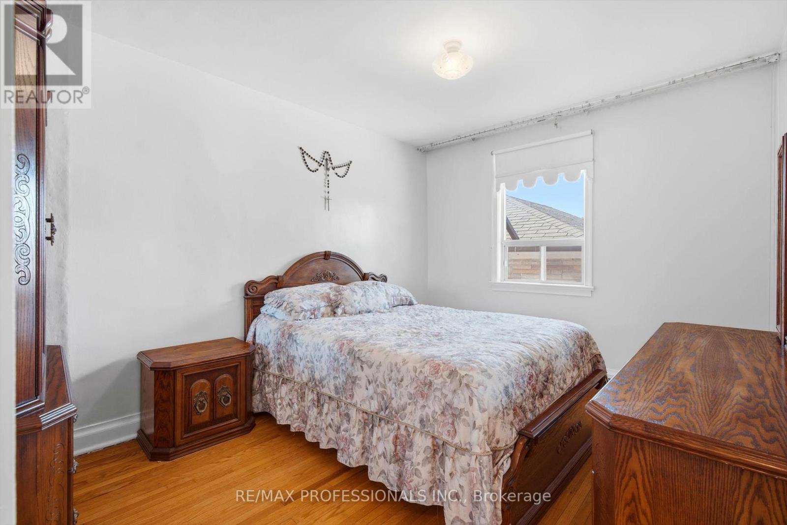 54 Culnan Avenue, Toronto, Ontario  M8Z 5B2 - Photo 14 - W12848088