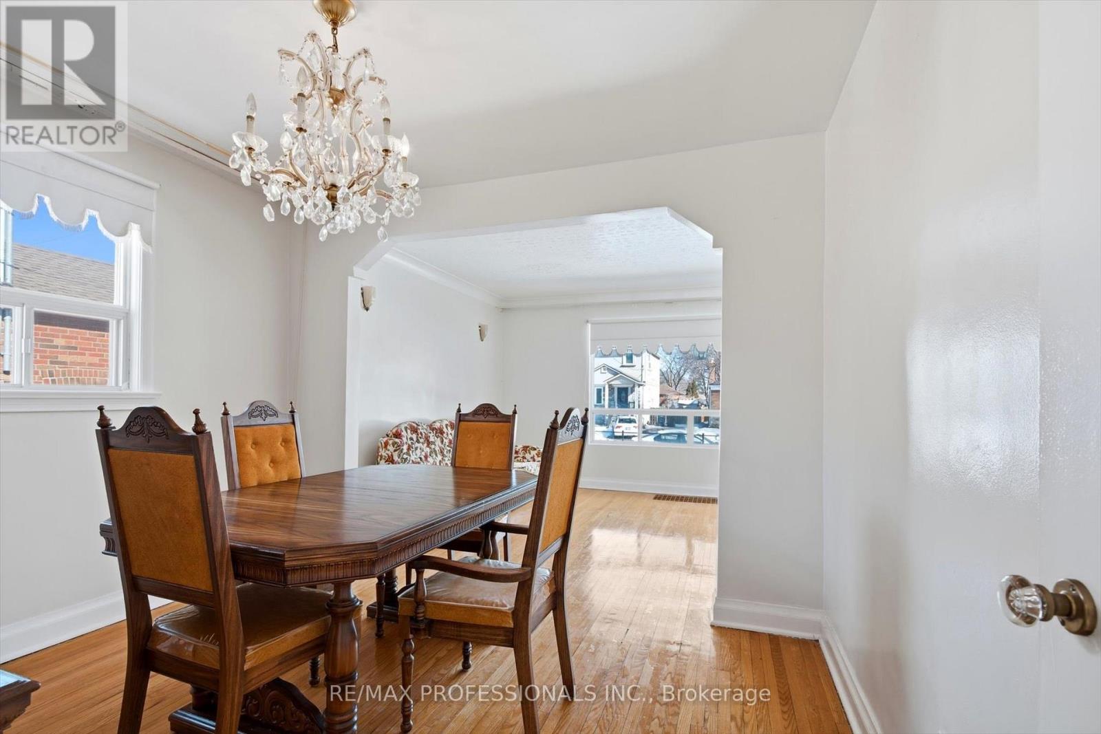 54 Culnan Avenue, Toronto, Ontario  M8Z 5B2 - Photo 8 - W12848088