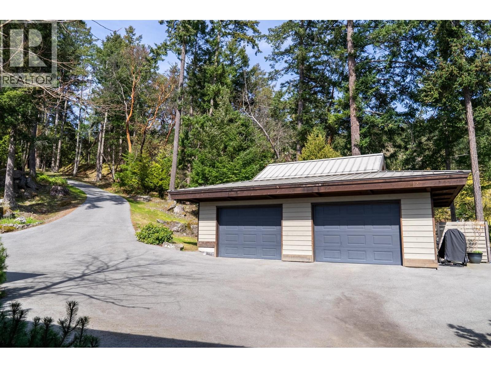 1369 Mackinnon Road, Pender Island, British Columbia  V0N 2M1 - Photo 37 - R3109230