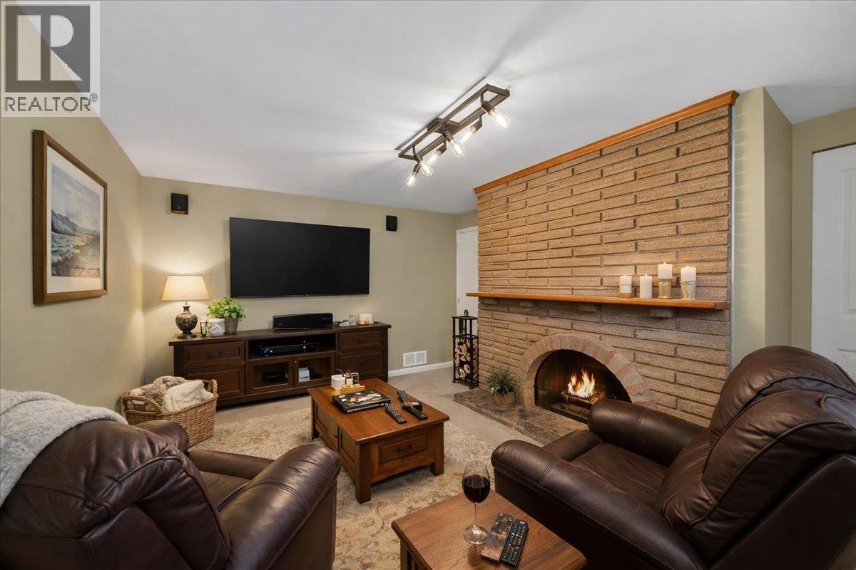 812 Grover Avenue, Coquitlam, British Columbia  V3J 3C8 - Photo 30 - R3109236