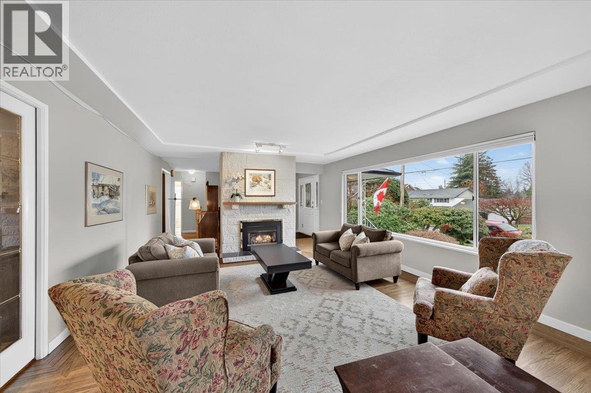 812 Grover Avenue, Coquitlam, British Columbia  V3J 3C8 - Photo 4 - R3109236