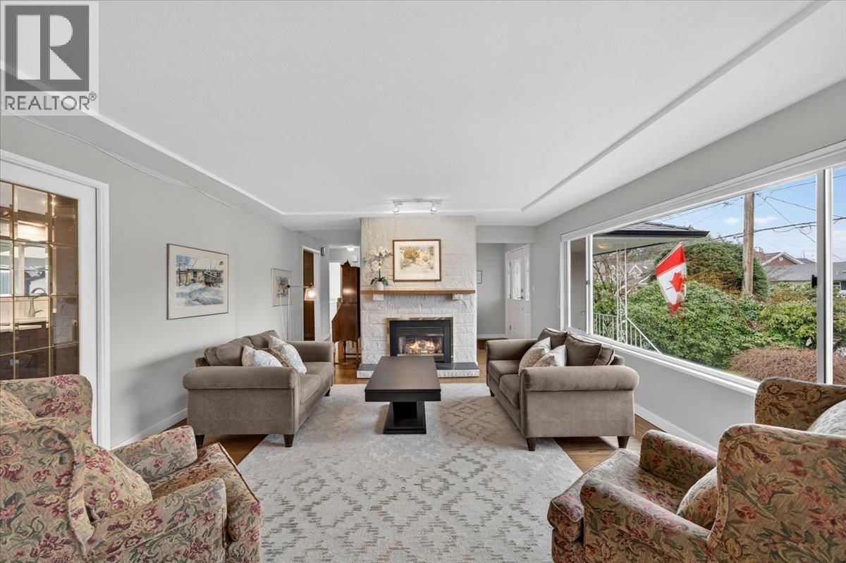 812 Grover Avenue, Coquitlam, British Columbia  V3J 3C8 - Photo 5 - R3109236