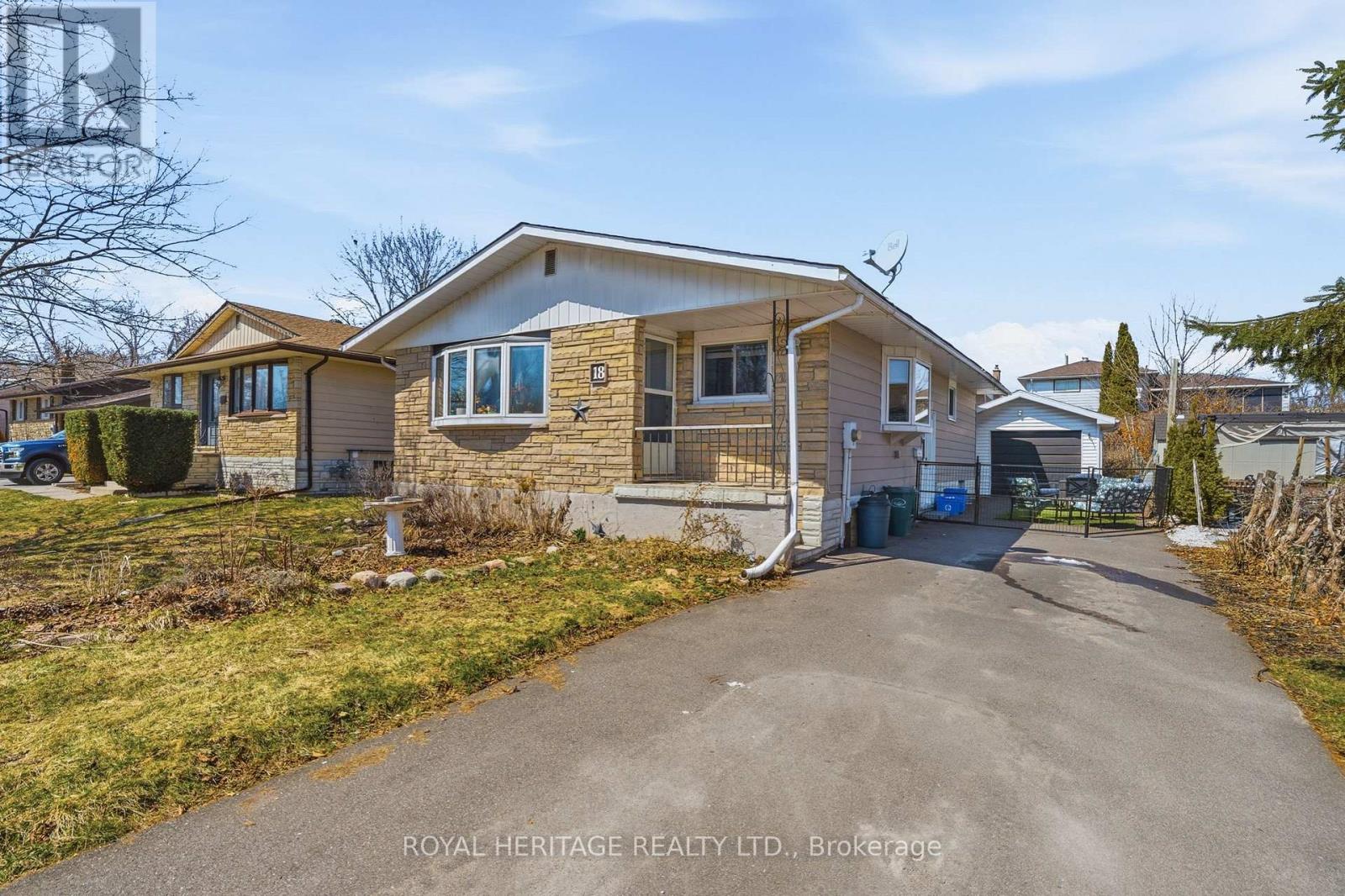 18 Panelas Crescent, Quinte West, Ontario  K8V 6A5 - Photo 2 - X12978368