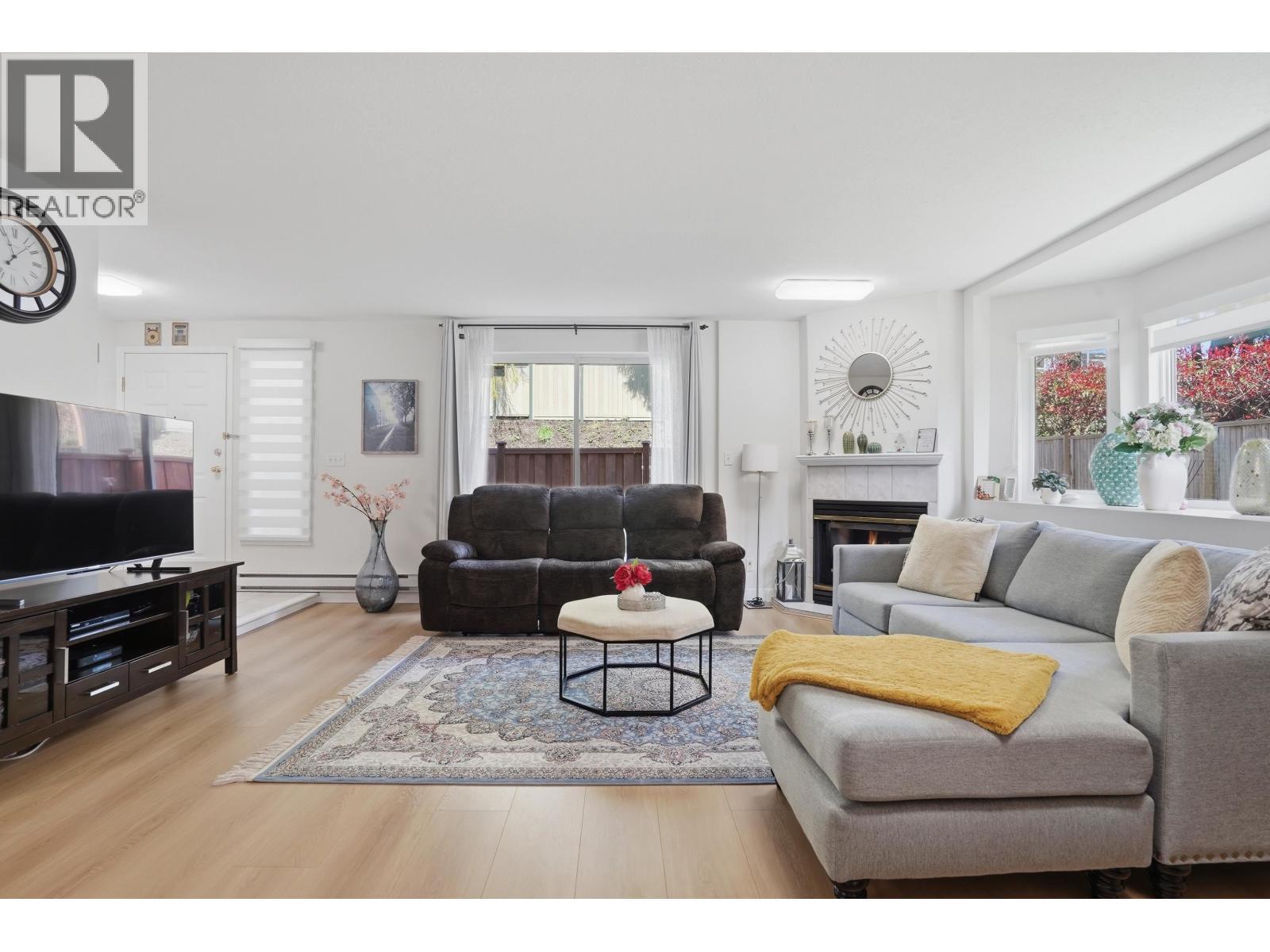 5 7901 13th Avenue, Burnaby, British Columbia  V3N 2E8 - Photo 1 - R3109235