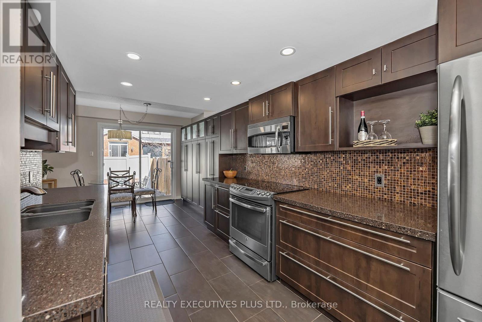 1611 Marley Crescent, Ottawa, Ontario  K1J 1C2 - Photo 12 - X12978340