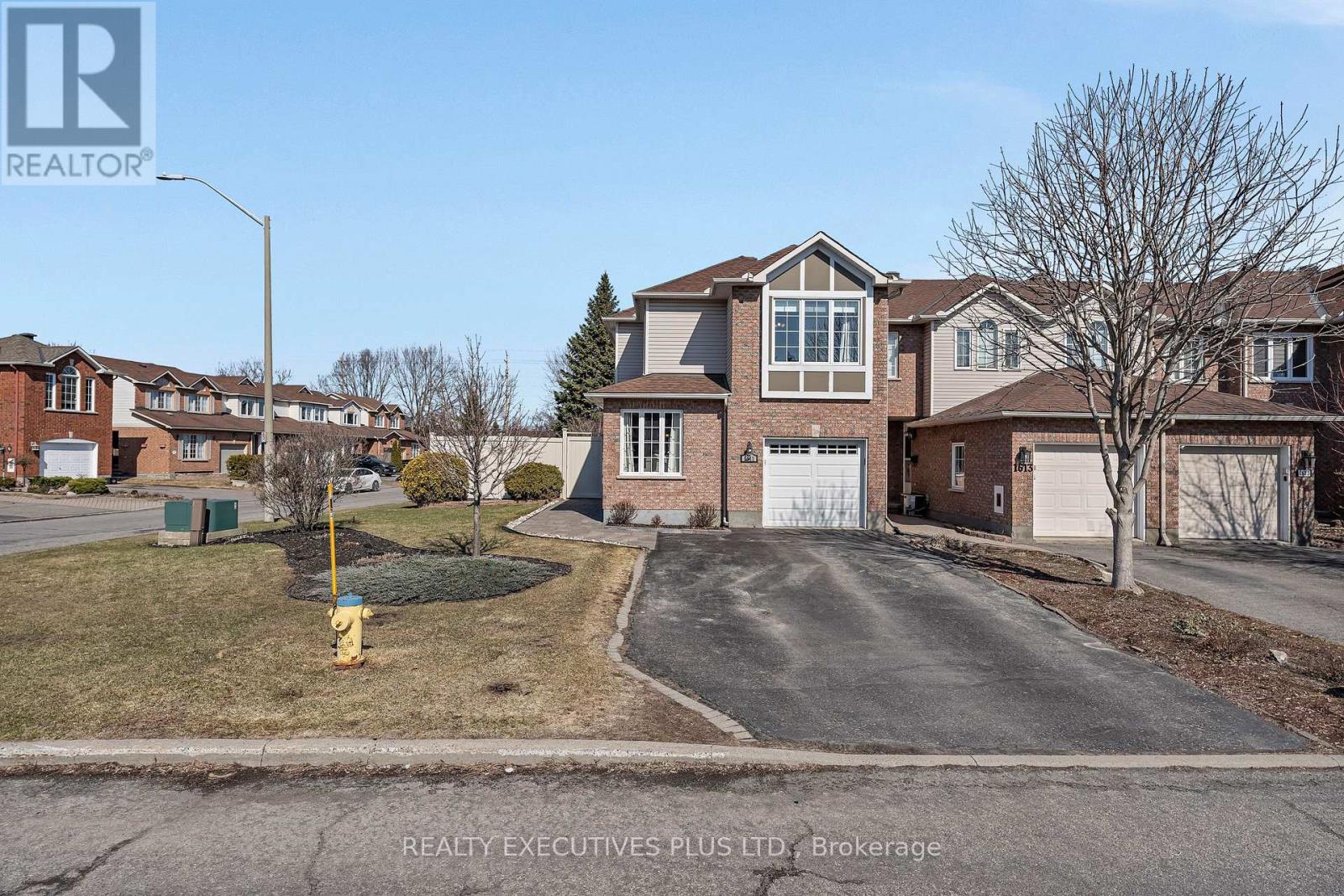 1611 Marley Crescent, Ottawa, Ontario  K1J 1C2 - Photo 2 - X12978340