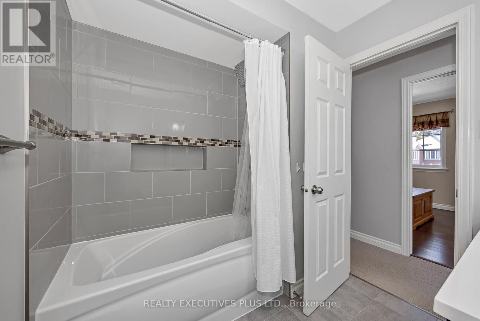 1611 Marley Crescent, Ottawa, Ontario  K1J 1C2 - Photo 28 - X12978340