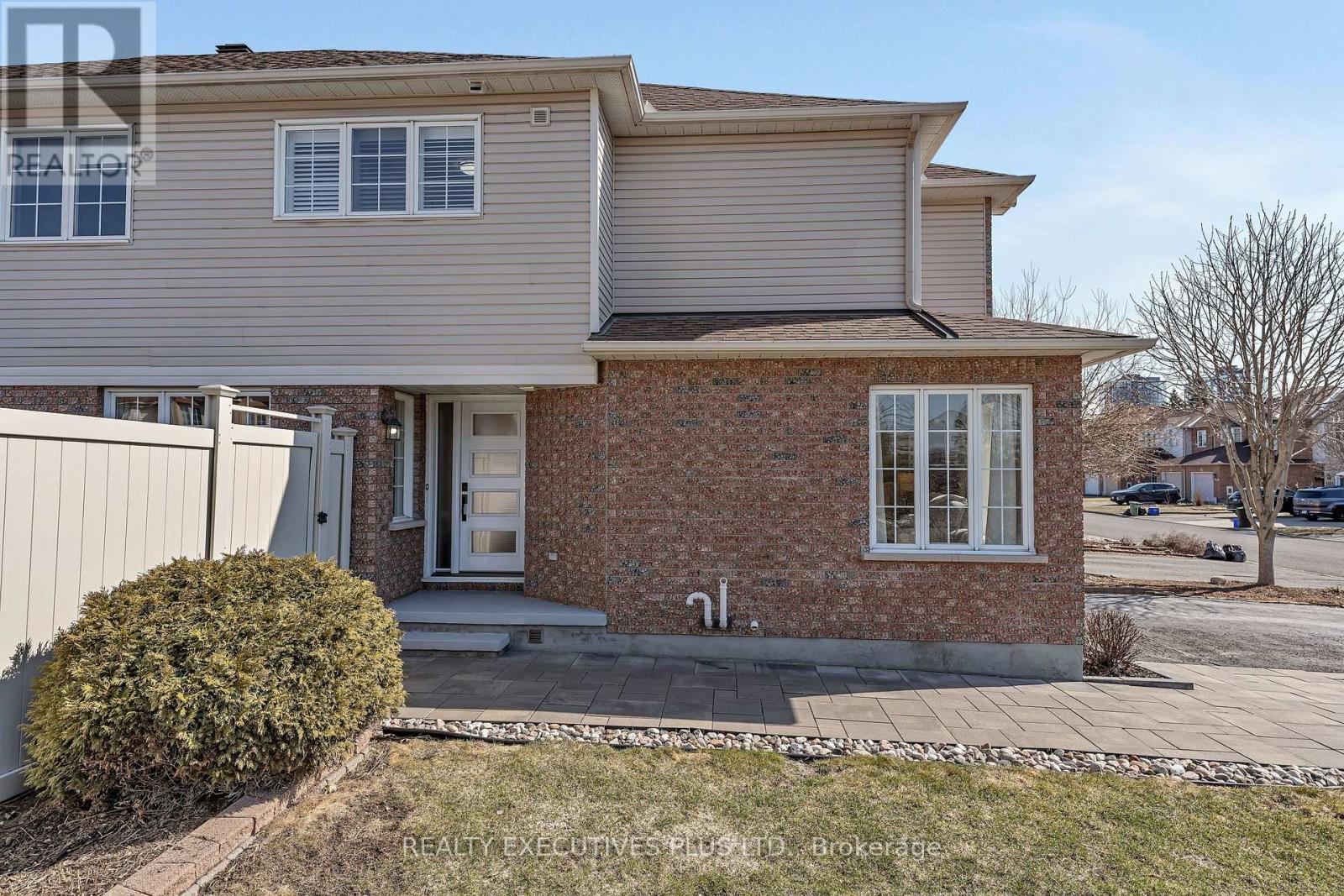 1611 Marley Crescent, Ottawa, Ontario  K1J 1C2 - Photo 3 - X12978340