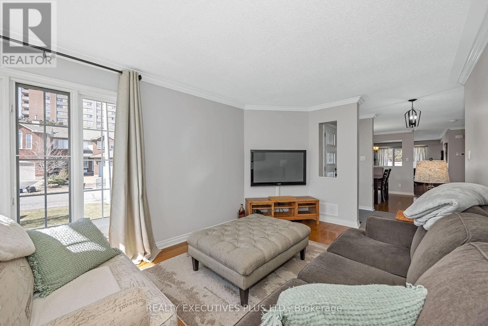 1611 Marley Crescent, Ottawa, Ontario  K1J 1C2 - Photo 7 - X12978340