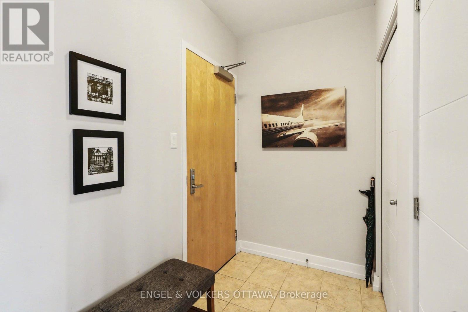 701 - 179 Metcalfe Street, Ottawa, Ontario  K2P 0W1 - Photo 2 - X12978370