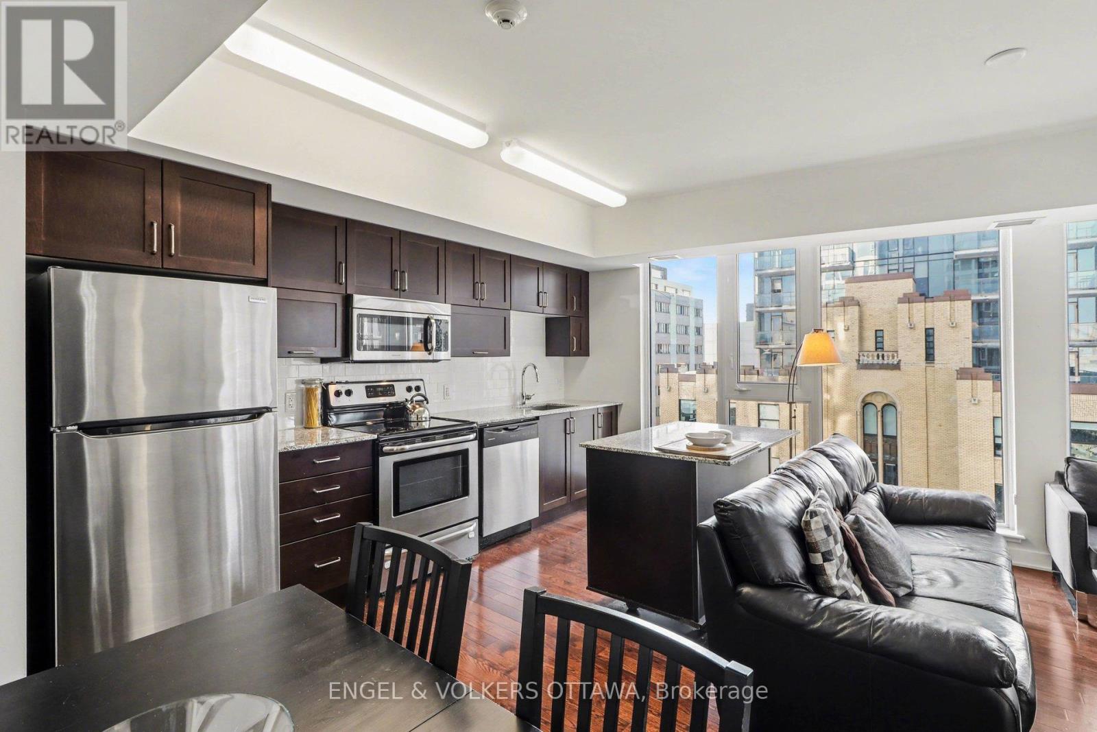 701 - 179 Metcalfe Street, Ottawa, Ontario  K2P 0W1 - Photo 3 - X12978370