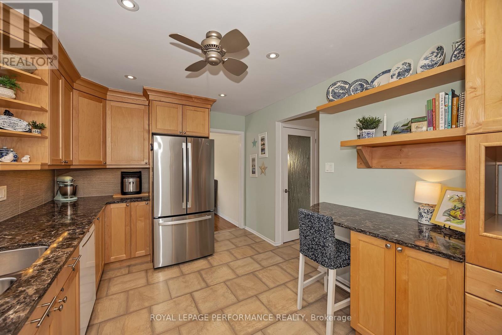 372 Phoenix Crescent, Ottawa, Ontario  K1E 1V7 - Photo 10 - X12978394