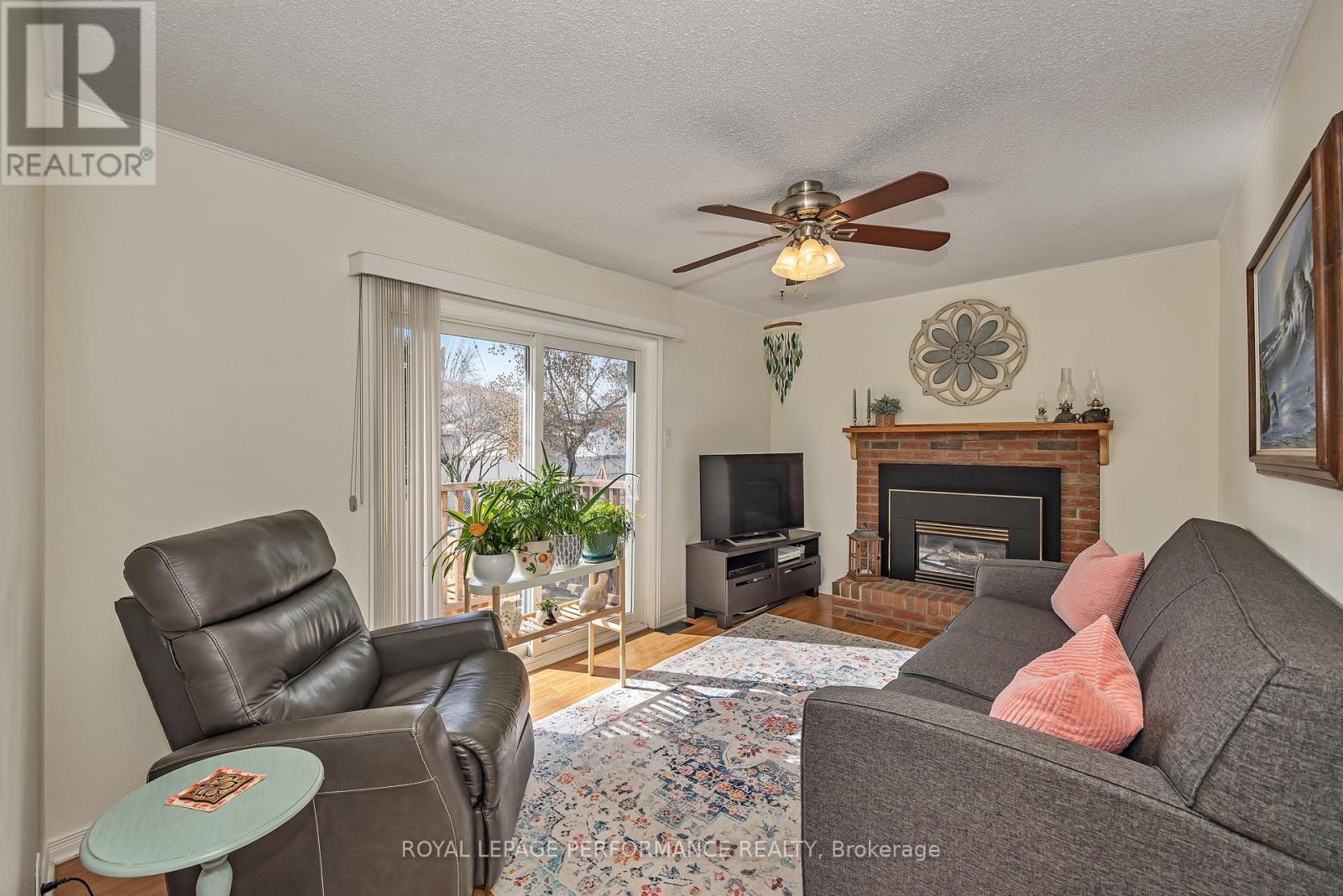 372 Phoenix Crescent, Ottawa, Ontario  K1E 1V7 - Photo 11 - X12978394