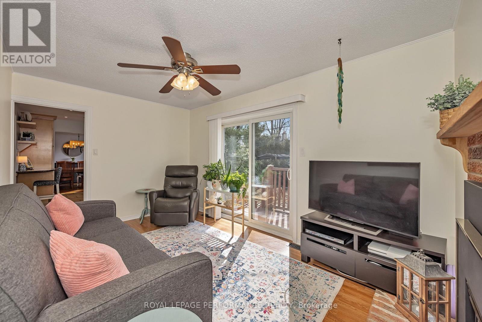 372 Phoenix Crescent, Ottawa, Ontario  K1E 1V7 - Photo 12 - X12978394