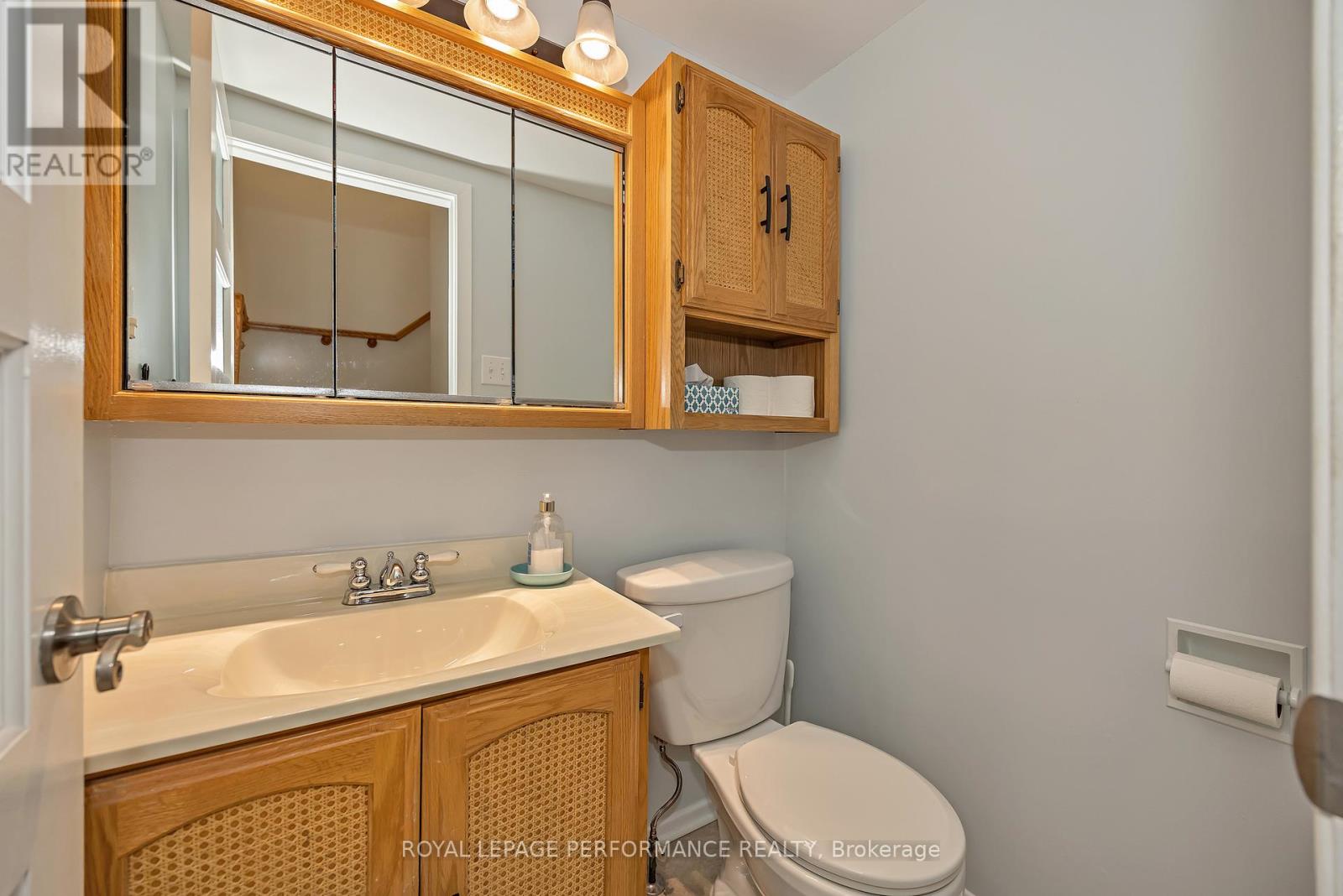 372 Phoenix Crescent, Ottawa, Ontario  K1E 1V7 - Photo 13 - X12978394