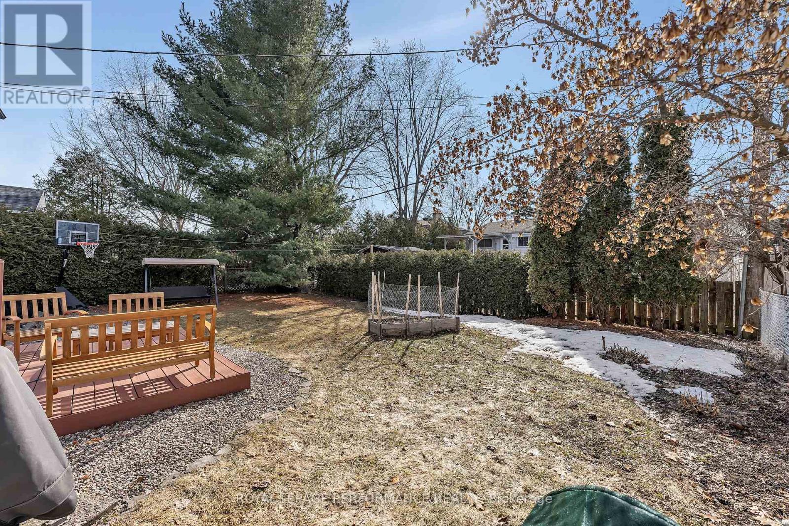 372 Phoenix Crescent, Ottawa, Ontario  K1E 1V7 - Photo 24 - X12978394