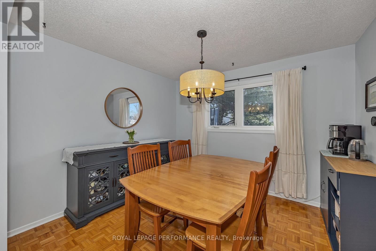 372 Phoenix Crescent, Ottawa, Ontario  K1E 1V7 - Photo 6 - X12978394