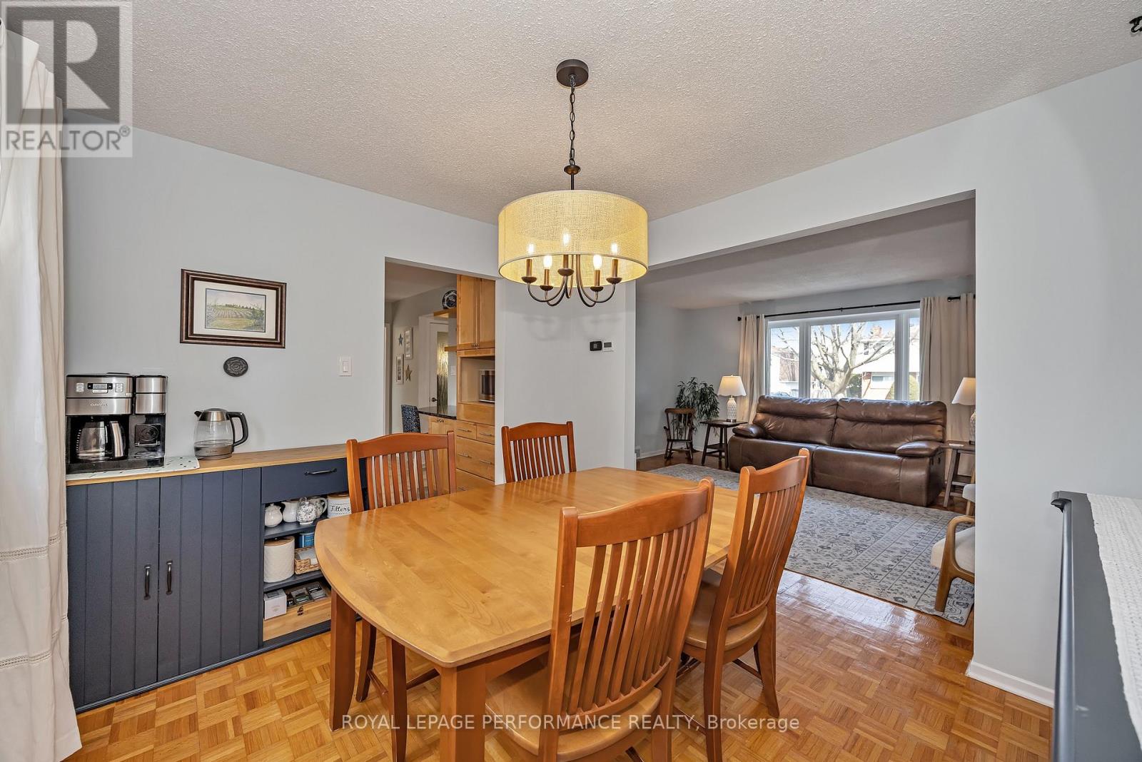 372 Phoenix Crescent, Ottawa, Ontario  K1E 1V7 - Photo 7 - X12978394