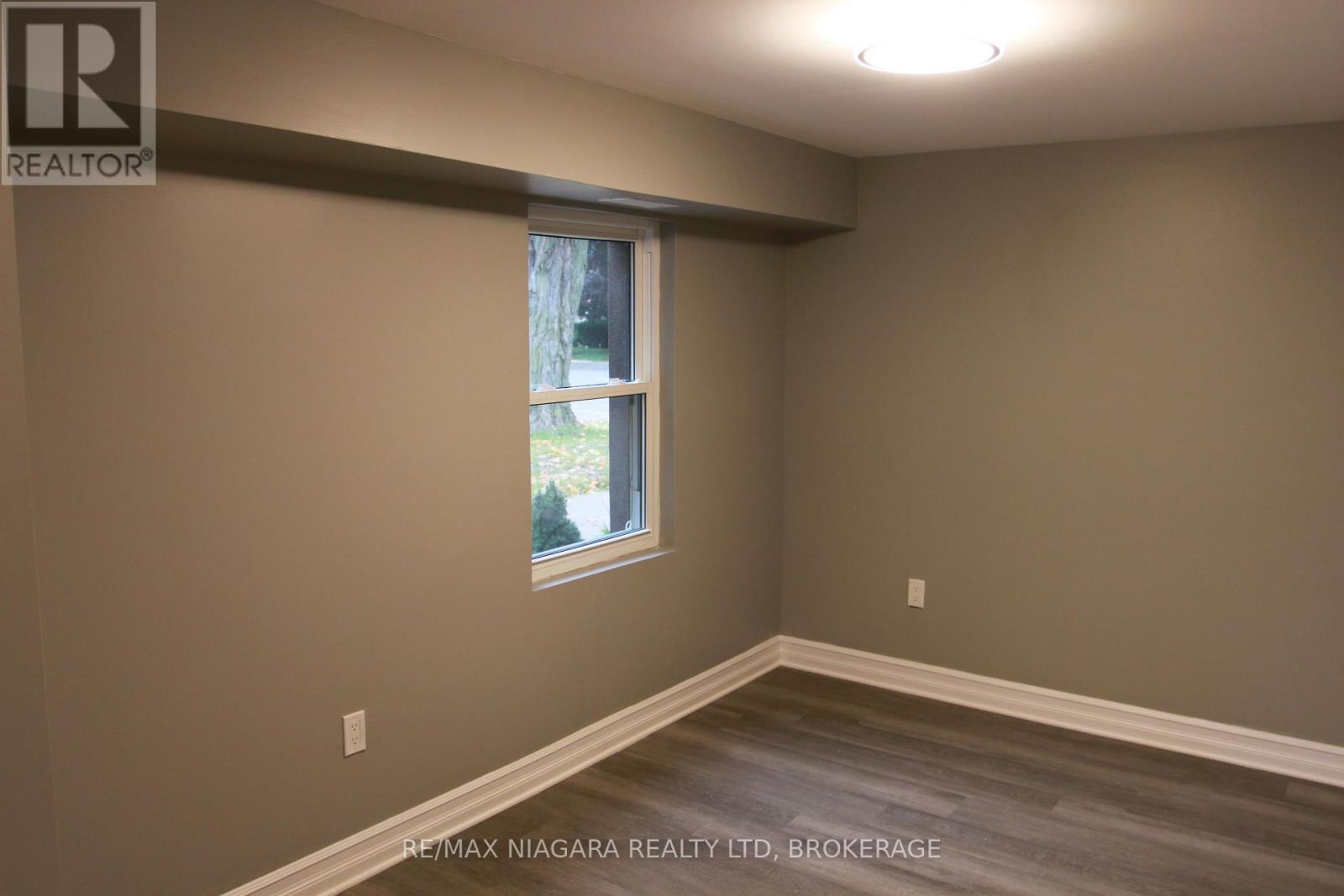 21 Wintemute Street, Fort Erie, Ontario  L2A 3N9 - Photo 12 - X12439523