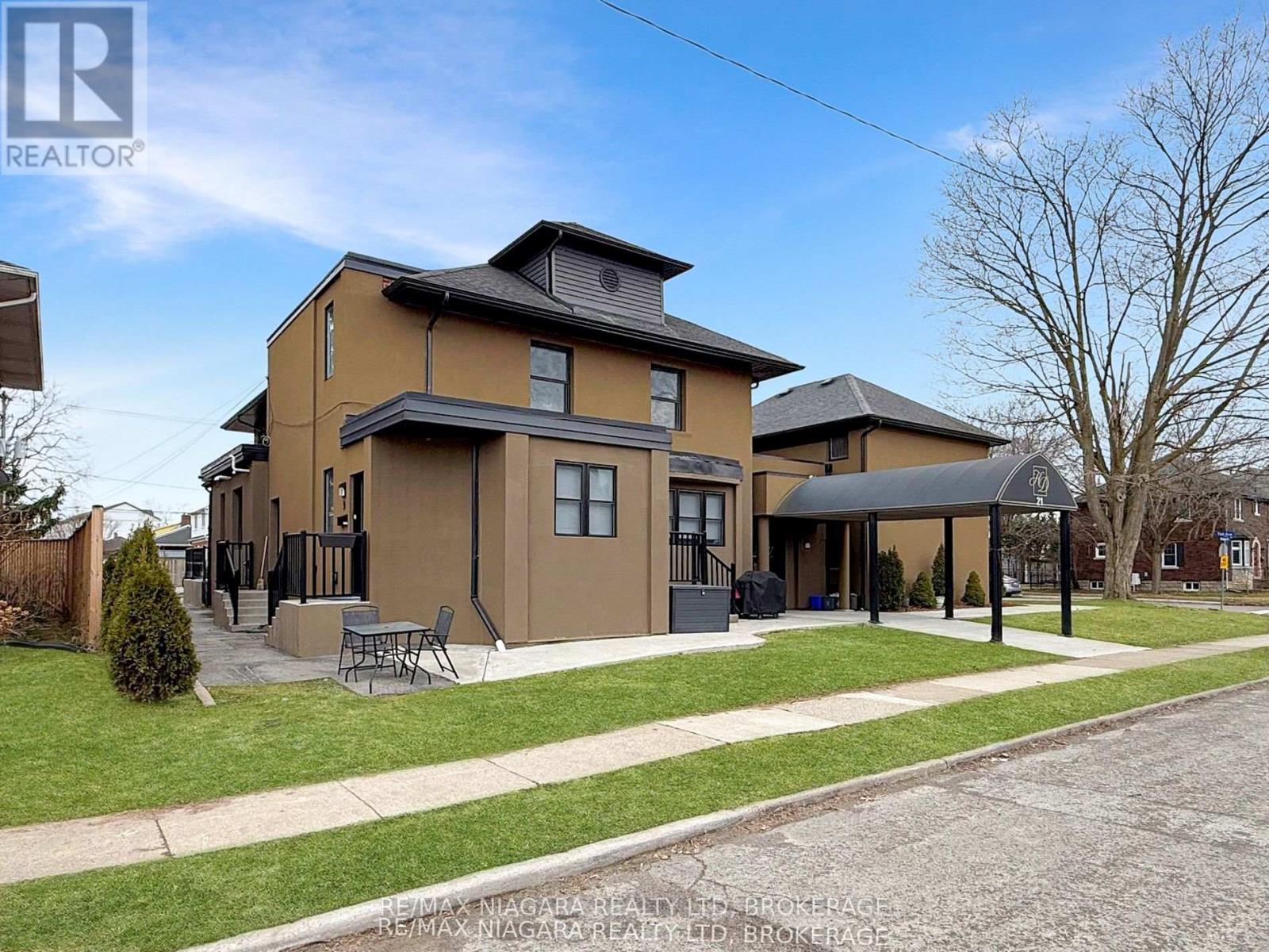 21 Wintemute Street, Fort Erie, Ontario  L2A 3N9 - Photo 2 - X12439523