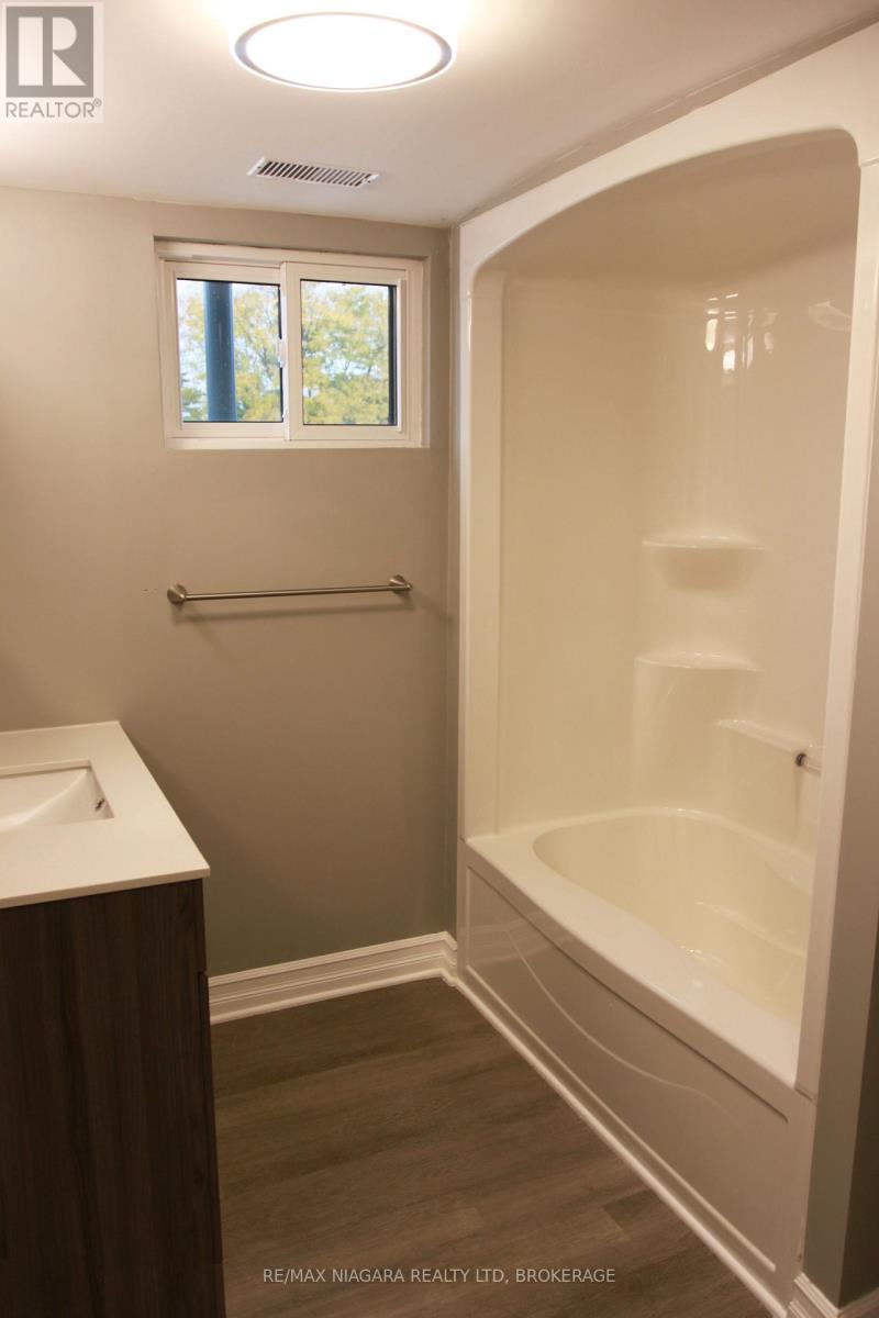 21 Wintemute Street, Fort Erie, Ontario  L2A 3N9 - Photo 16 - X12439523