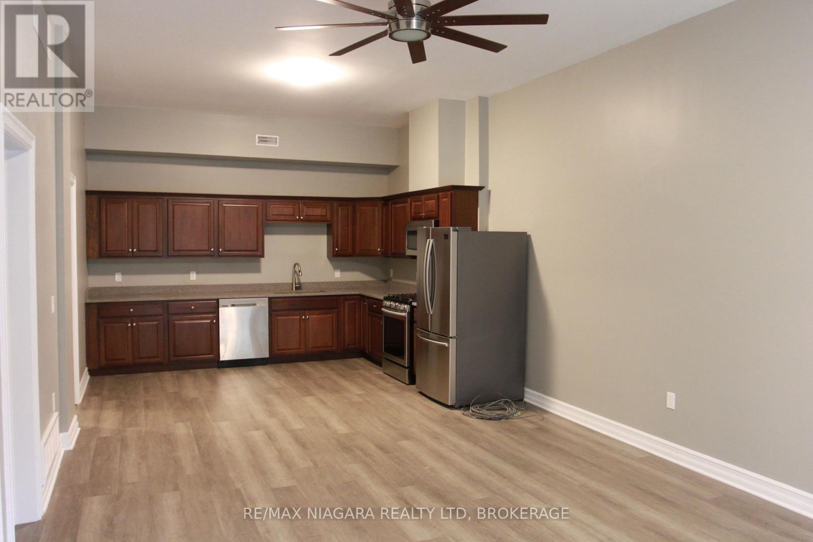 21 Wintemute Street, Fort Erie, Ontario  L2A 3N9 - Photo 5 - X12439523