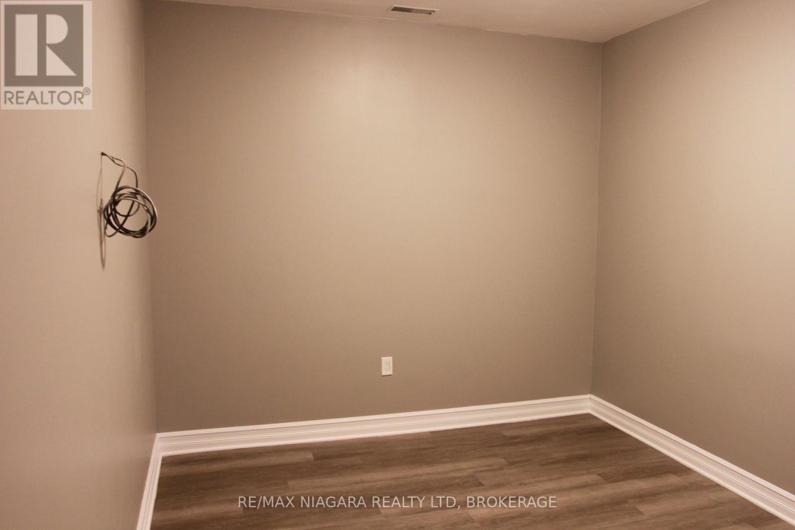 21 Wintemute Street, Fort Erie, Ontario  L2A 3N9 - Photo 9 - X12439523