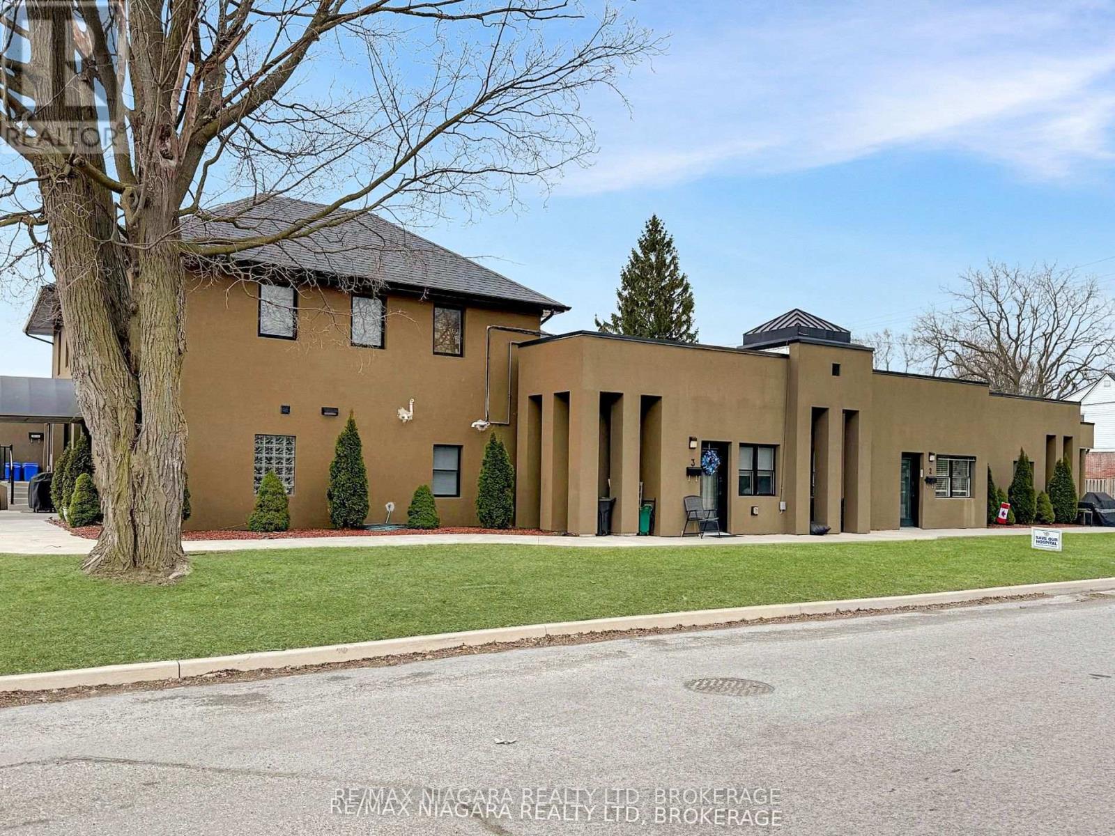 21 Wintemute Street, Fort Erie, Ontario  L2A 3N9 - Photo 3 - X12439523