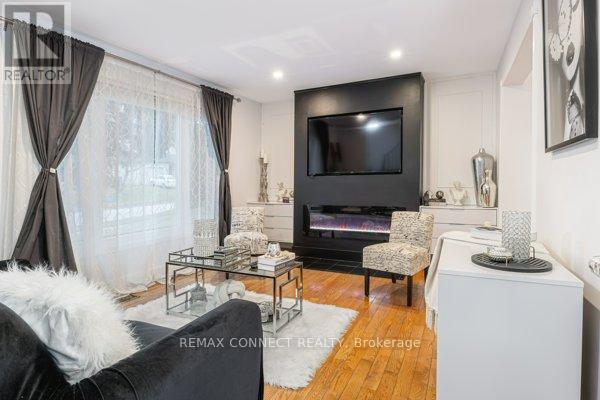 32 HARLAND CRESCENT, Ajax, Ontario