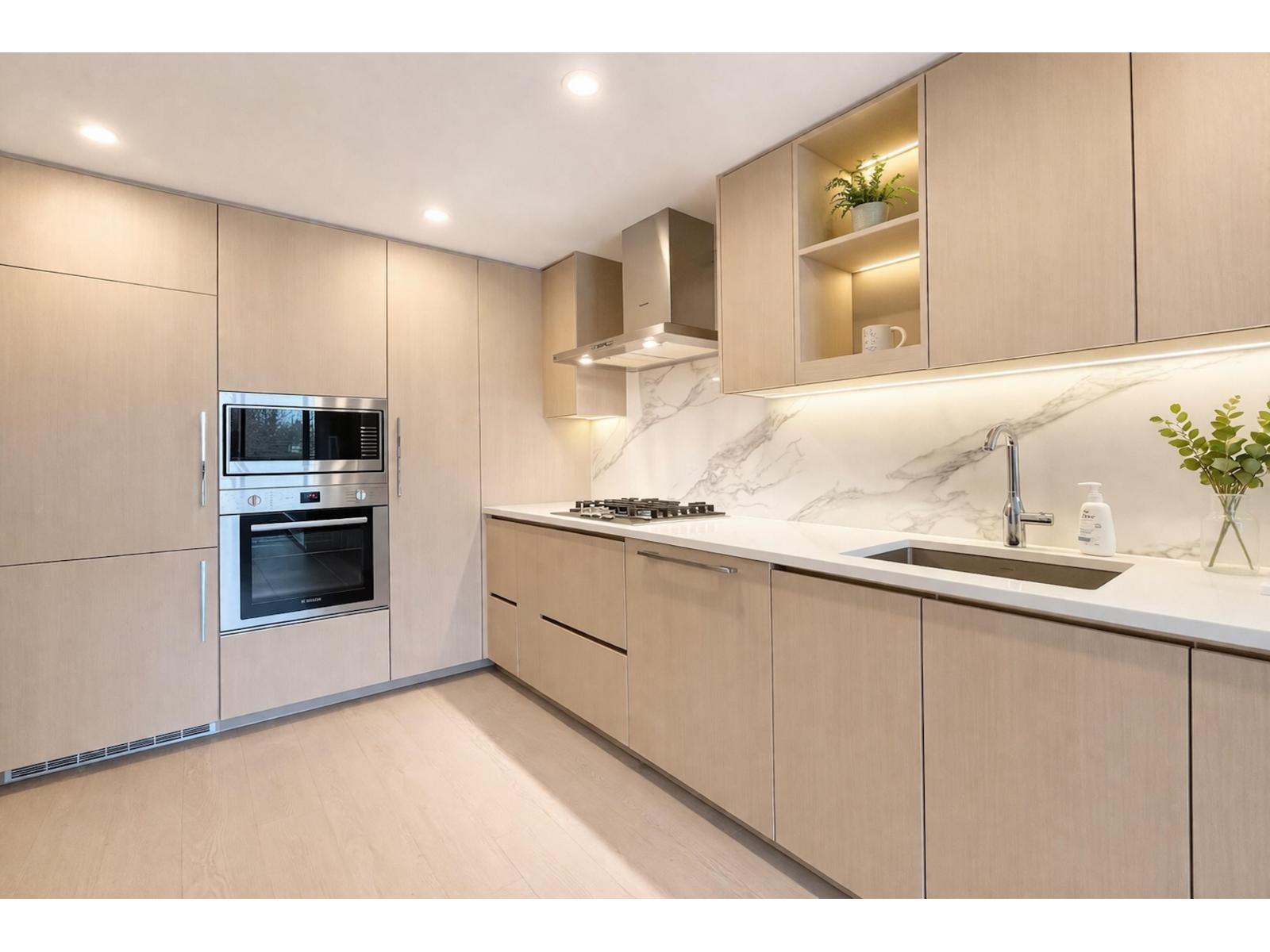 603 13778 100 Avenue, Surrey, British Columbia  V3T 0V3 - Photo 2 - R3109271