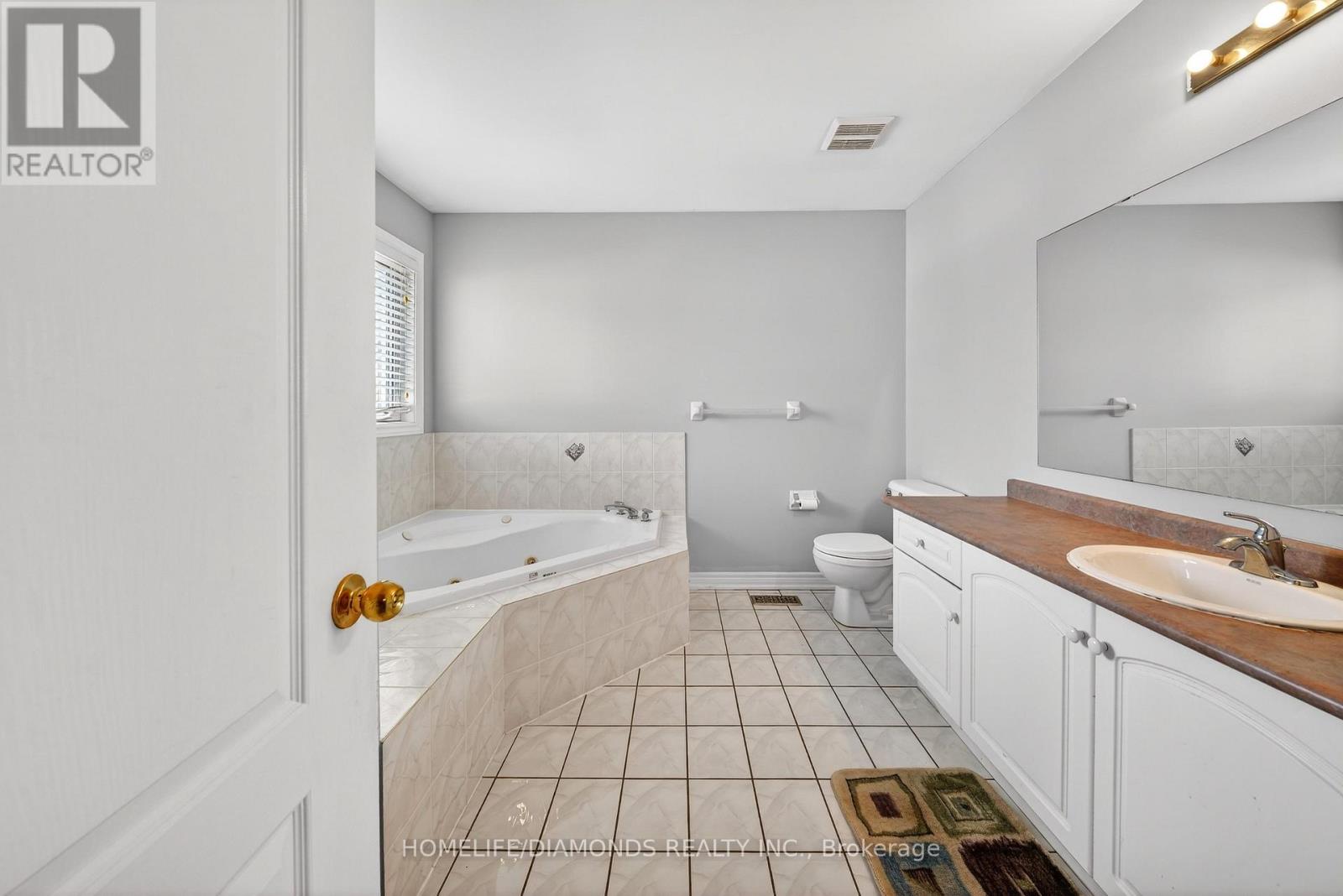 62 Don Minaker Drive, Brampton, Ontario  L6P 1R3 - Photo 19 - W12925412