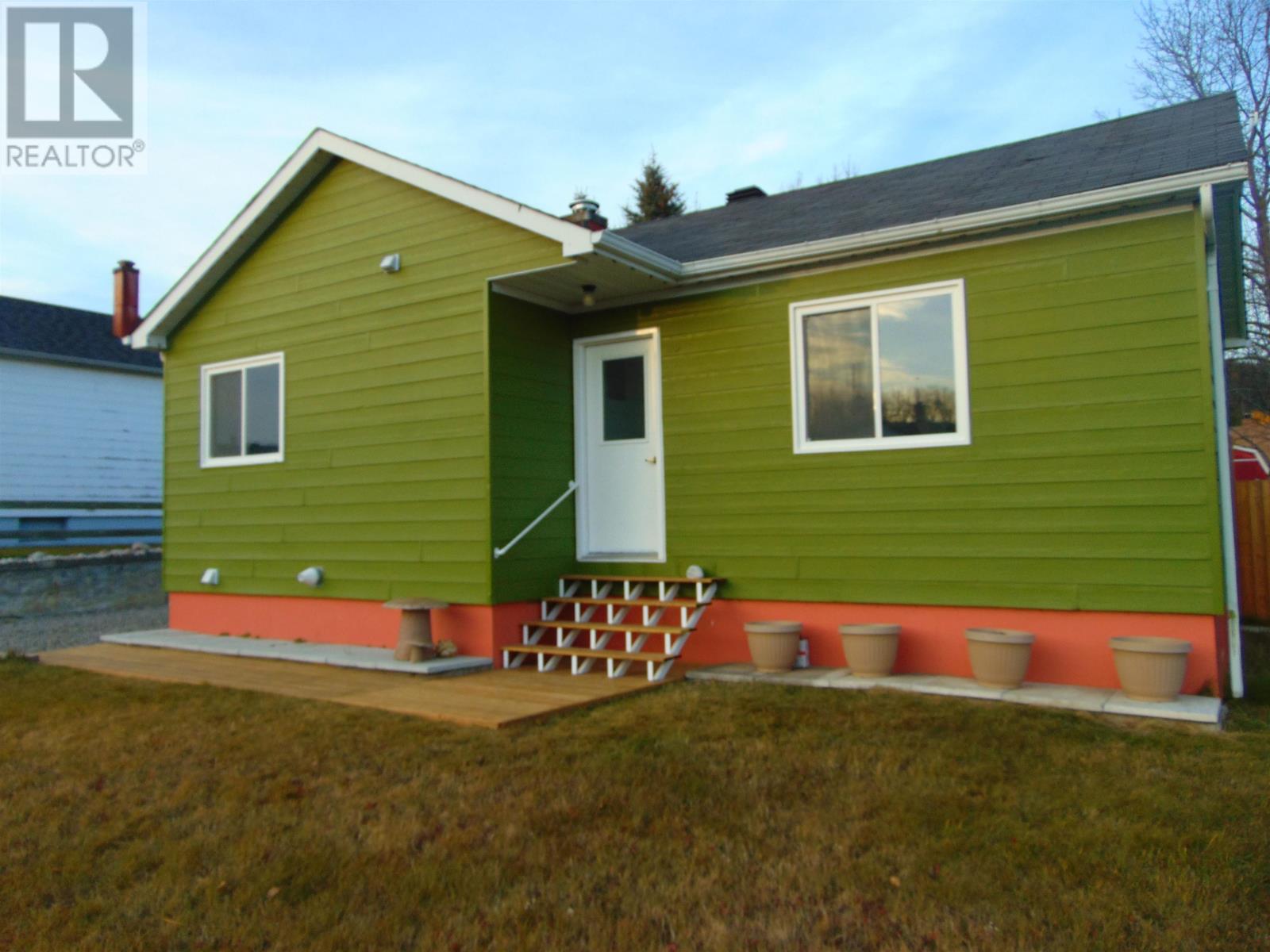 5 Falcon Dr, Manitouwadge, Ontario  P0T 2C0 - Photo 2 - TB2600654