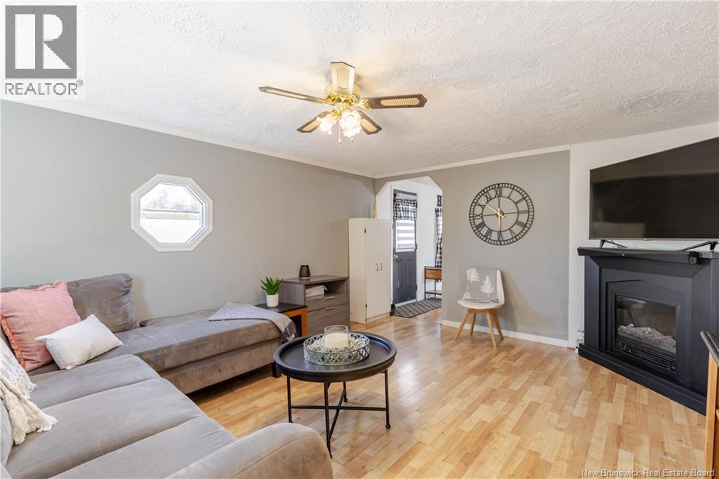 34 Elmdale Crescent, Fredericton, New Brunswick  E3B 6R1 - Photo 2 - NB136863