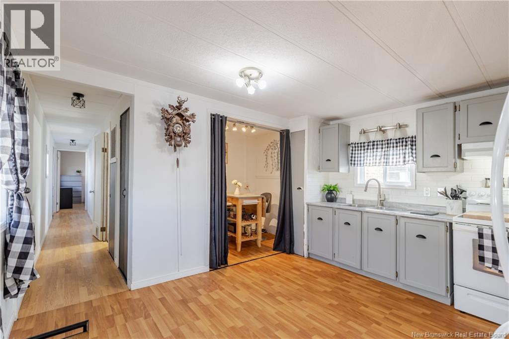 34 Elmdale Crescent, Fredericton, New Brunswick  E3B 6R1 - Photo 4 - NB136863