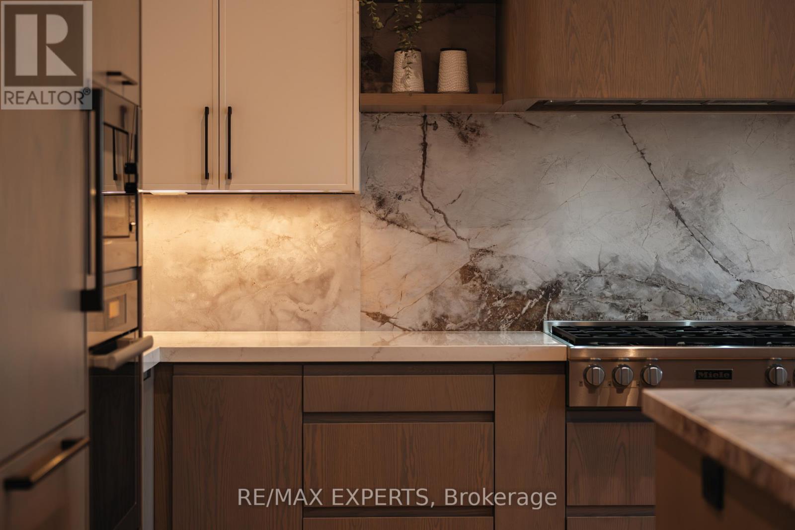 15 Holland Park Avenue, Toronto, Ontario  M6C 1M2 - Photo 12 - C12978372