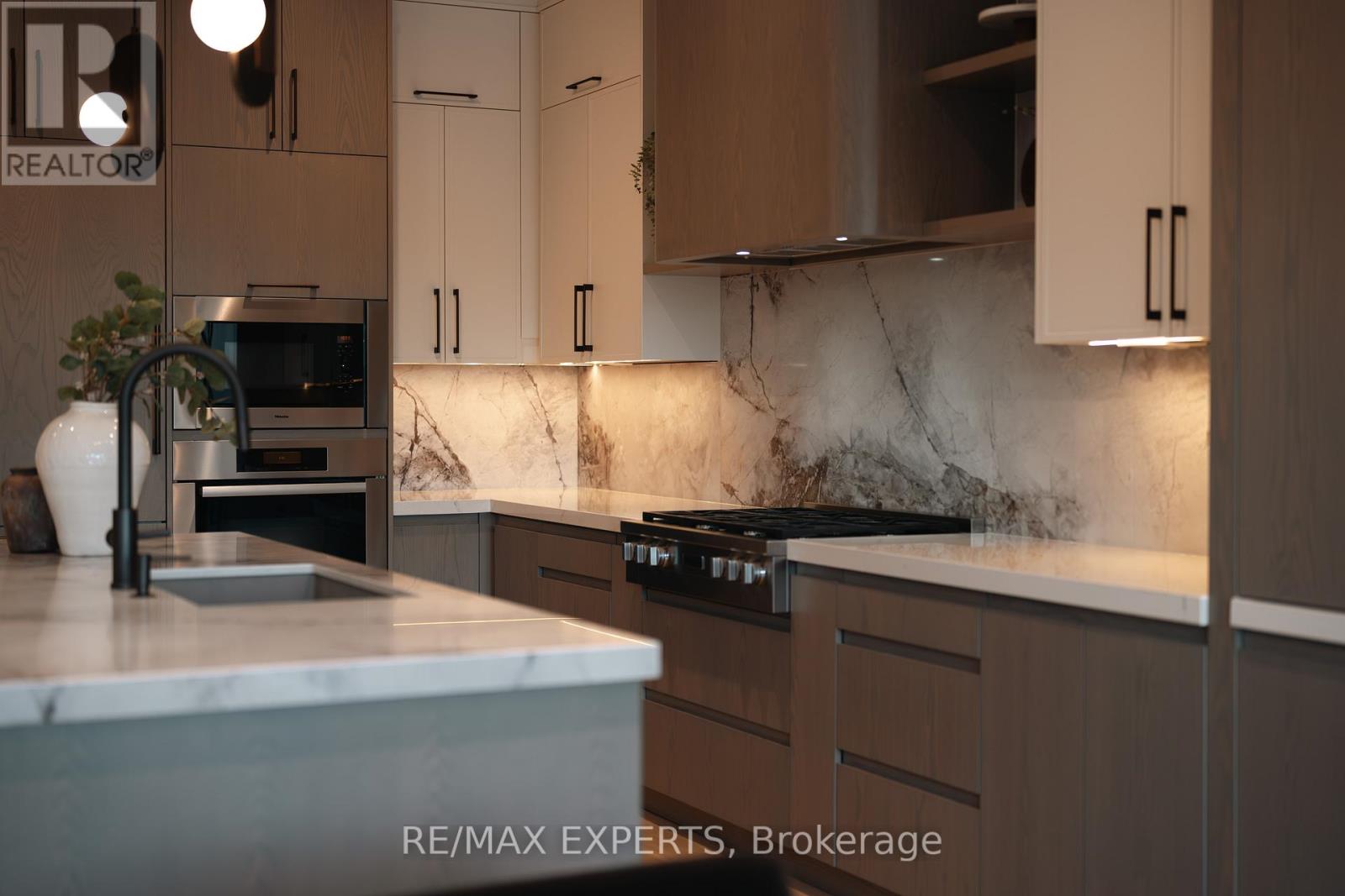 15 Holland Park Avenue, Toronto, Ontario  M6C 1M2 - Photo 17 - C12978372