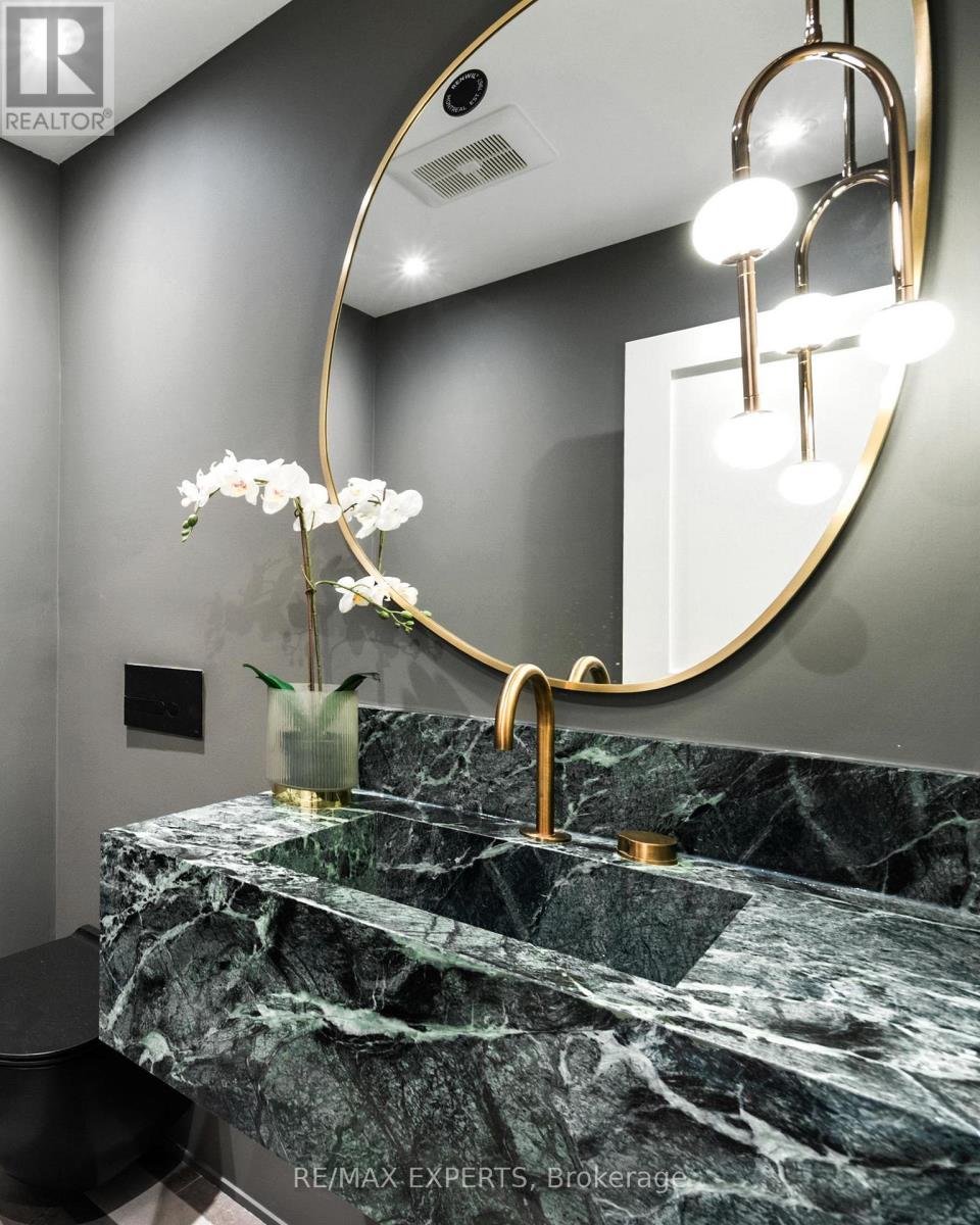 15 Holland Park Avenue, Toronto, Ontario  M6C 1M2 - Photo 24 - C12978372