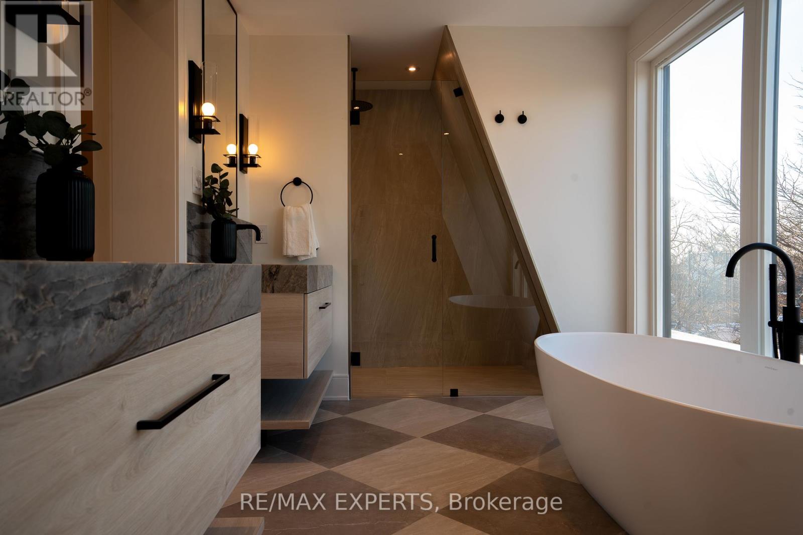 15 Holland Park Avenue, Toronto, Ontario  M6C 1M2 - Photo 31 - C12978372