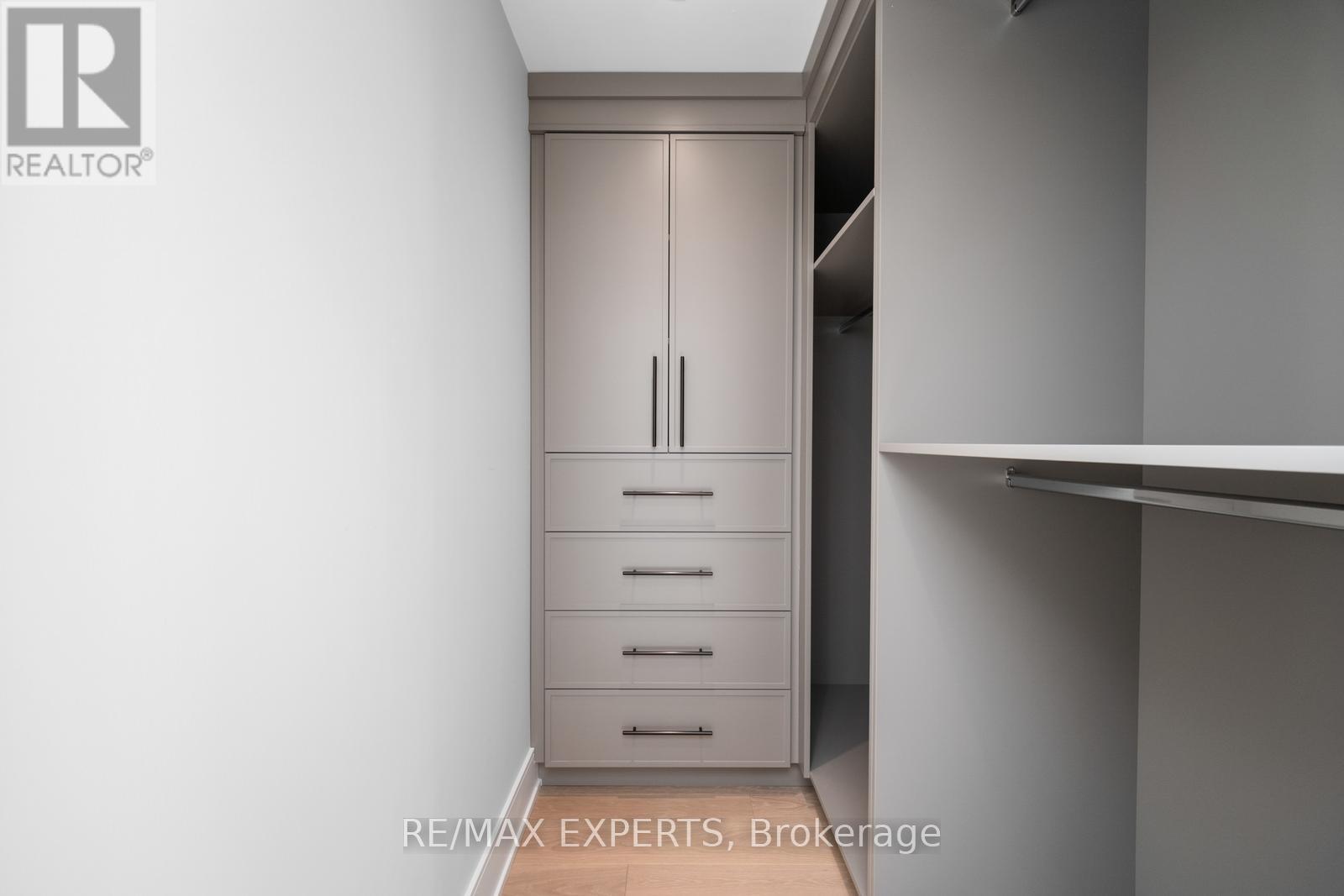 15 Holland Park Avenue, Toronto, Ontario  M6C 1M2 - Photo 32 - C12978372