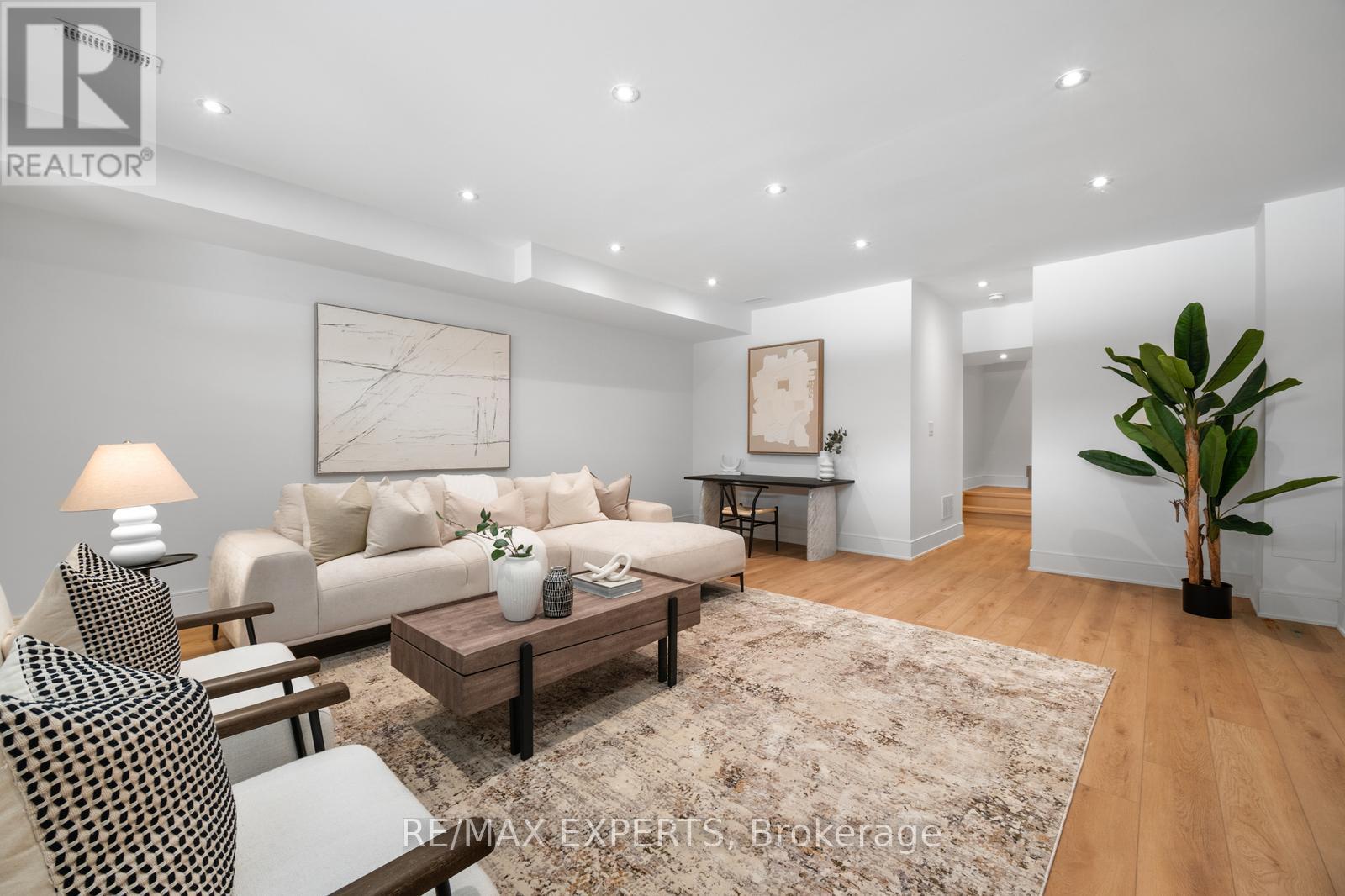 15 Holland Park Avenue, Toronto, Ontario  M6C 1M2 - Photo 37 - C12978372