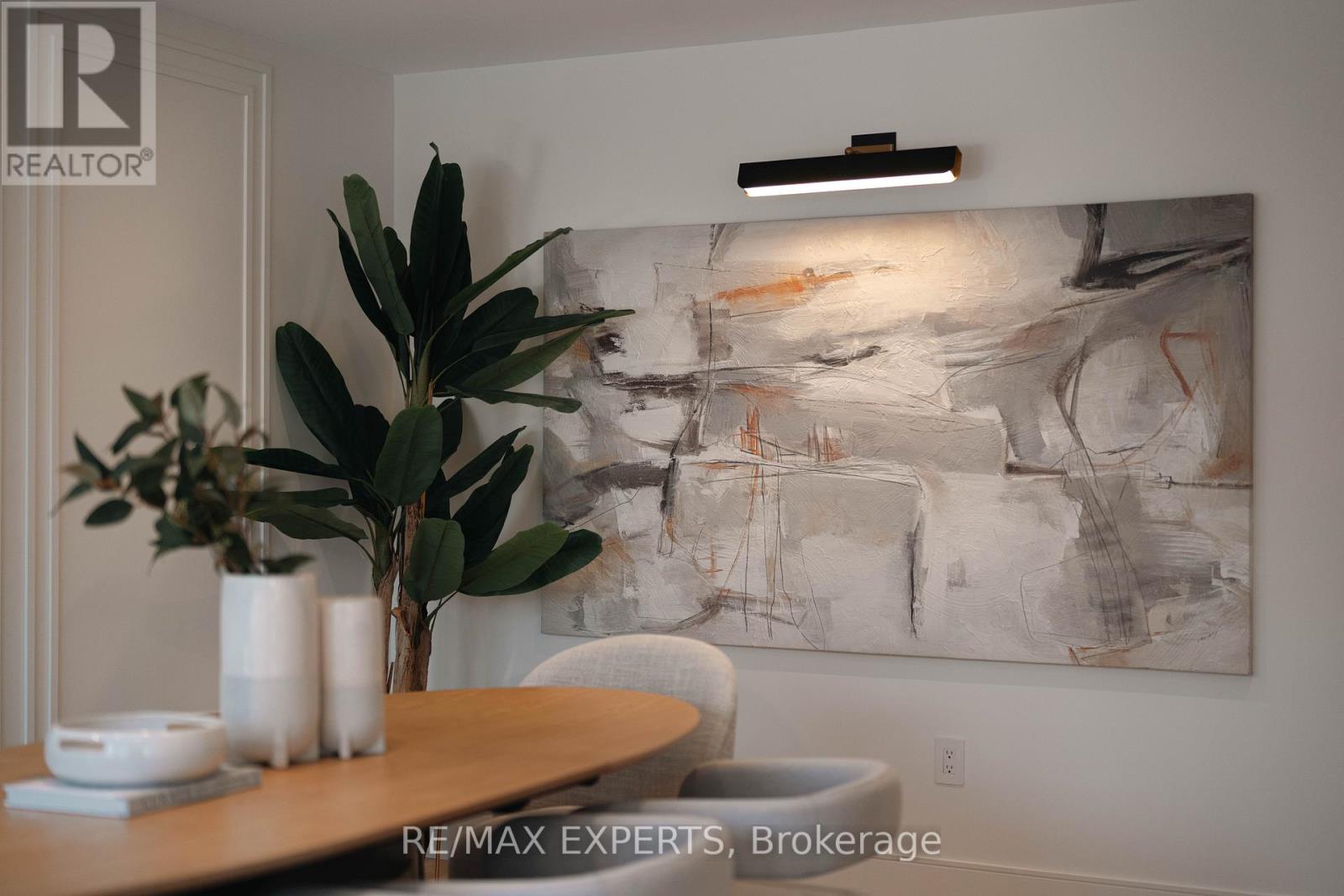 15 Holland Park Avenue, Toronto, Ontario  M6C 1M2 - Photo 9 - C12978372