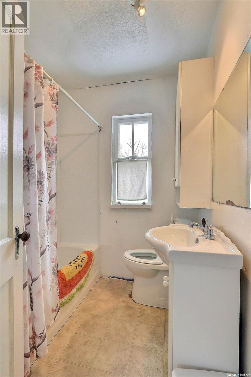 385 19th Street W, Prince Albert, Saskatchewan  S6V 4C8 - Photo 9 - SK032480