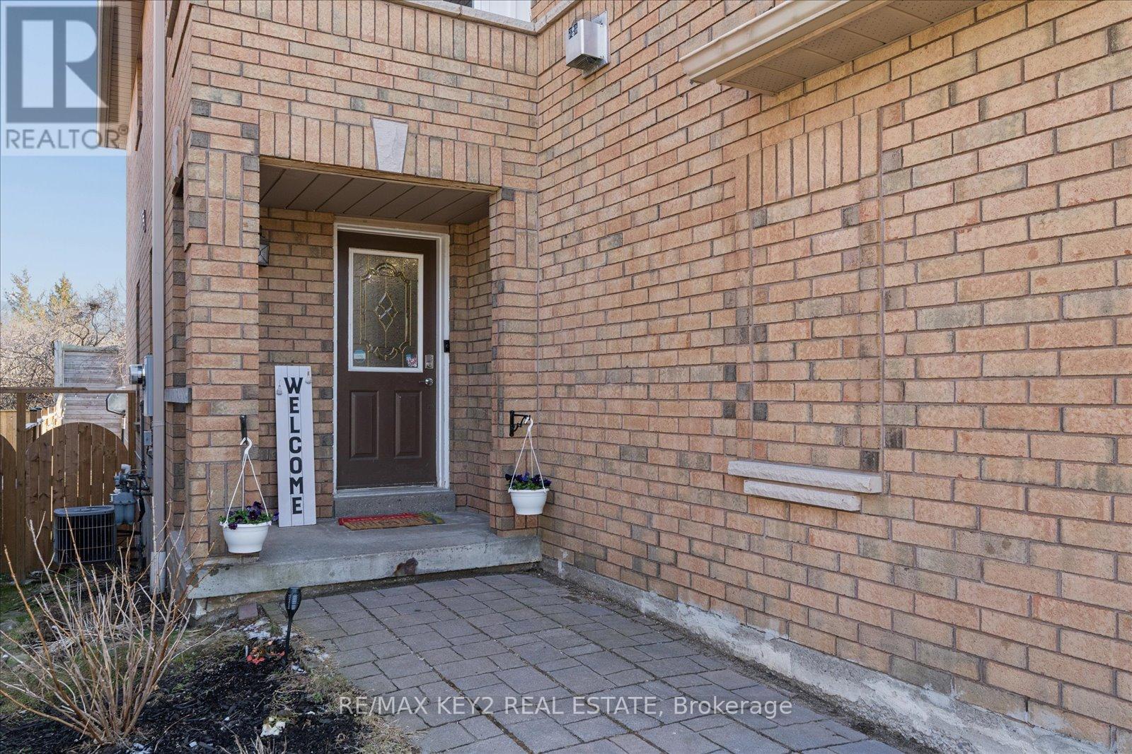 1652 Autumn Crescent, Pickering, Ontario L1V 6X6 - Photo 2 - E12978286